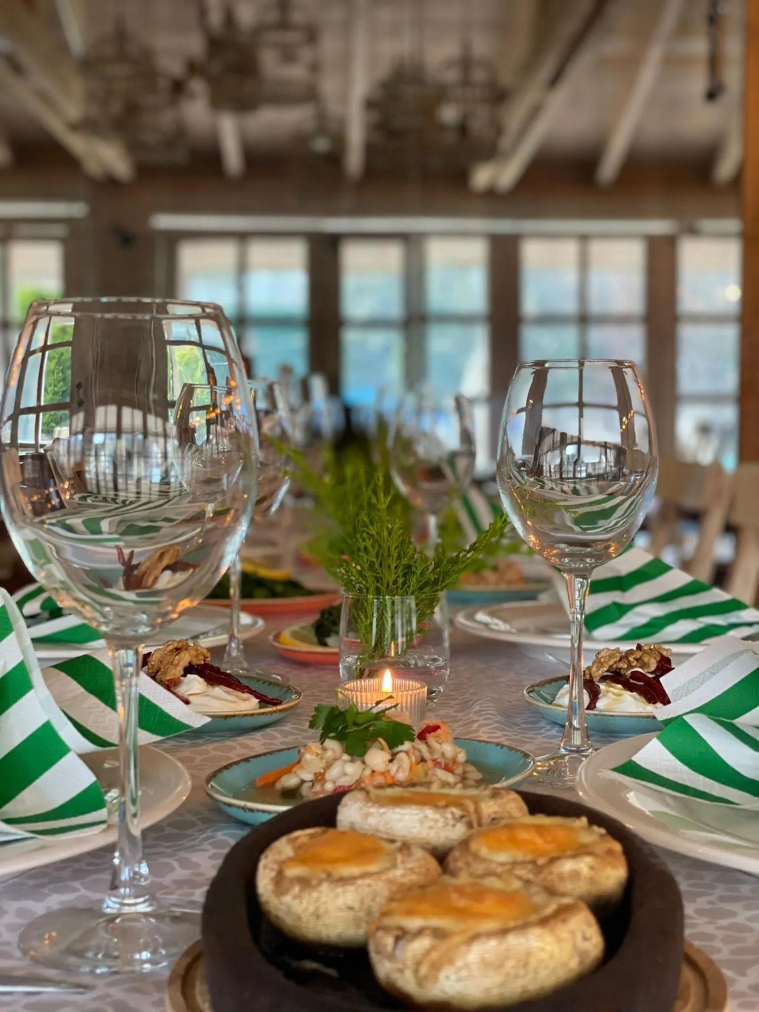 Restaurant/places to eat in Bay C