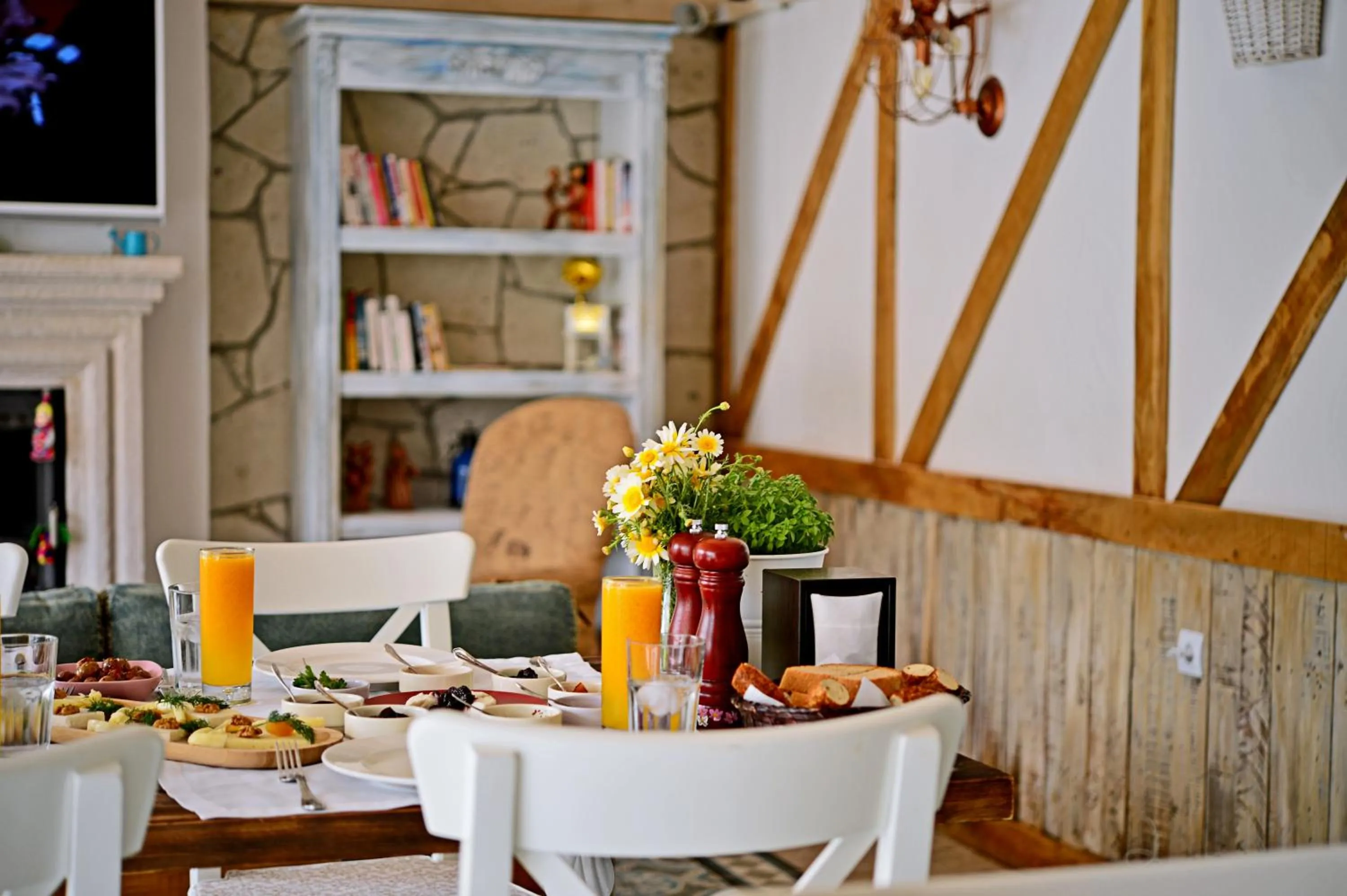 Restaurant/places to eat in Bay C