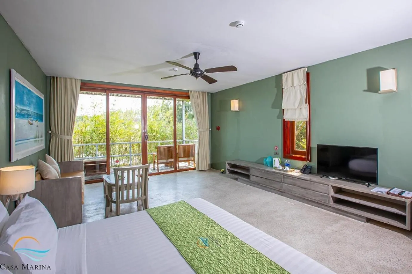 Bed in Casa Marina Resort