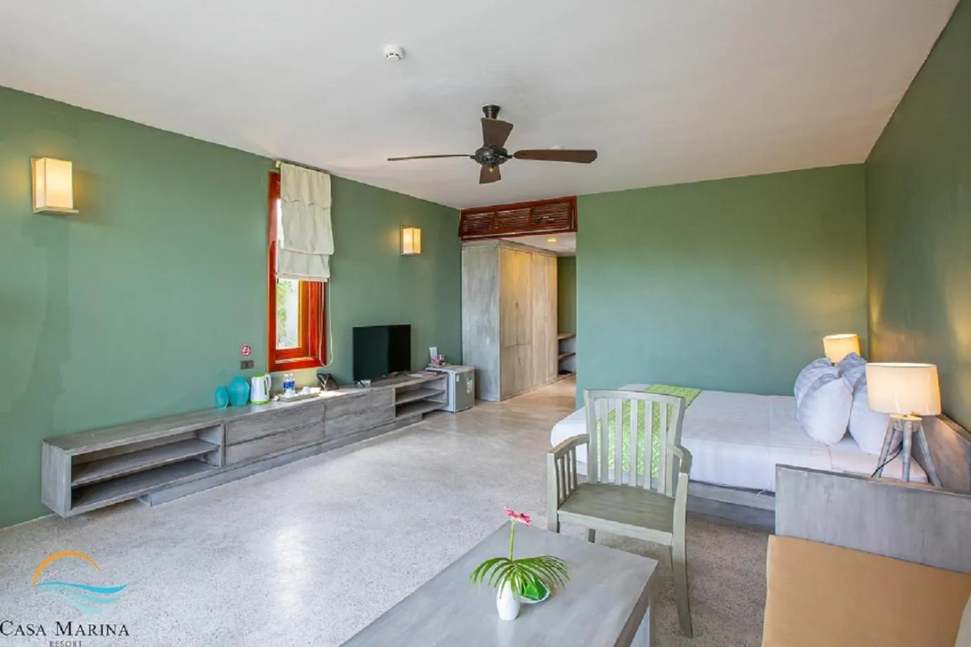 Bed in Casa Marina Resort