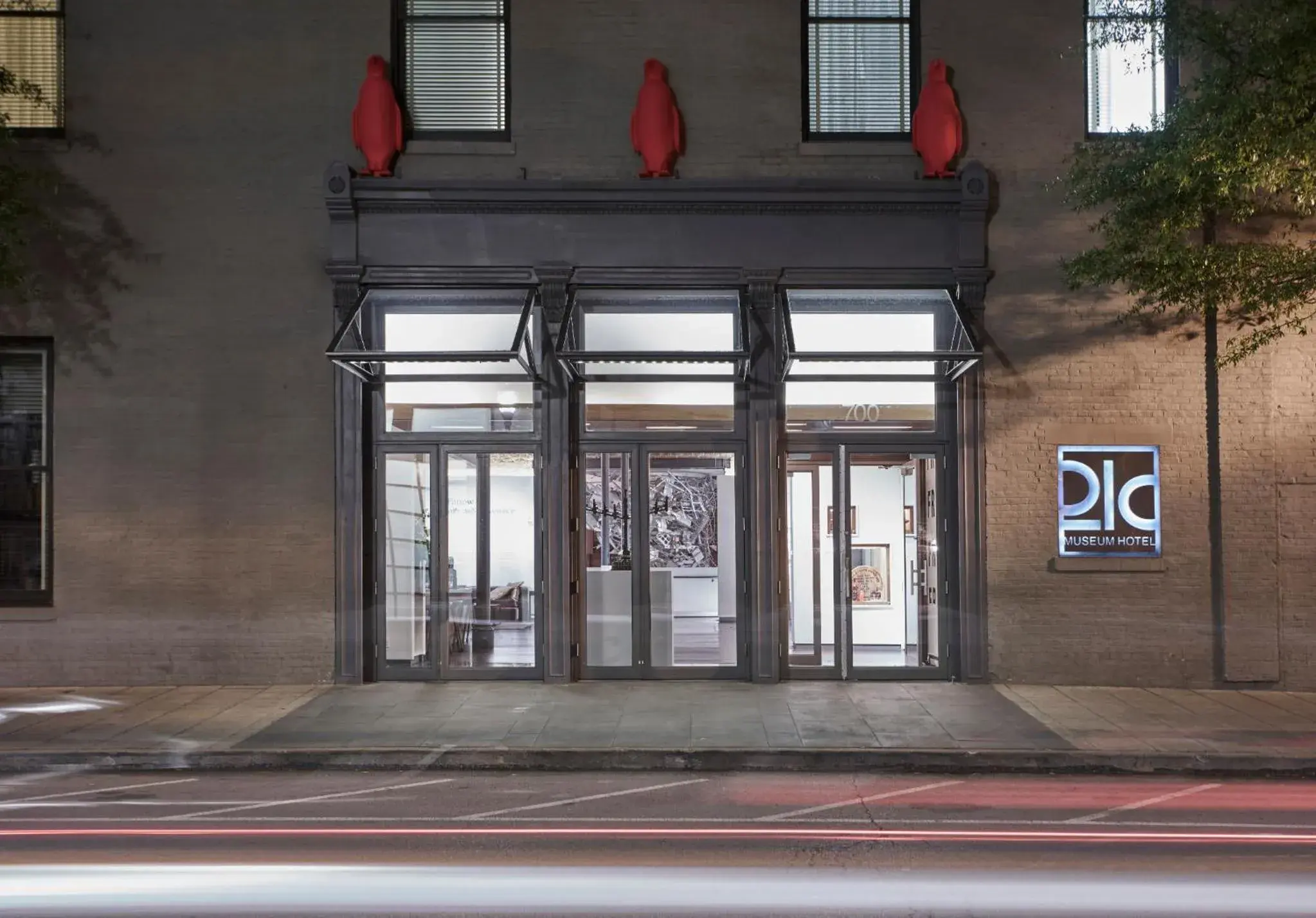 Facade/entrance in 21c Museum Hotel Louisville Facade/entrance in 21c Museum Hotel Louisville