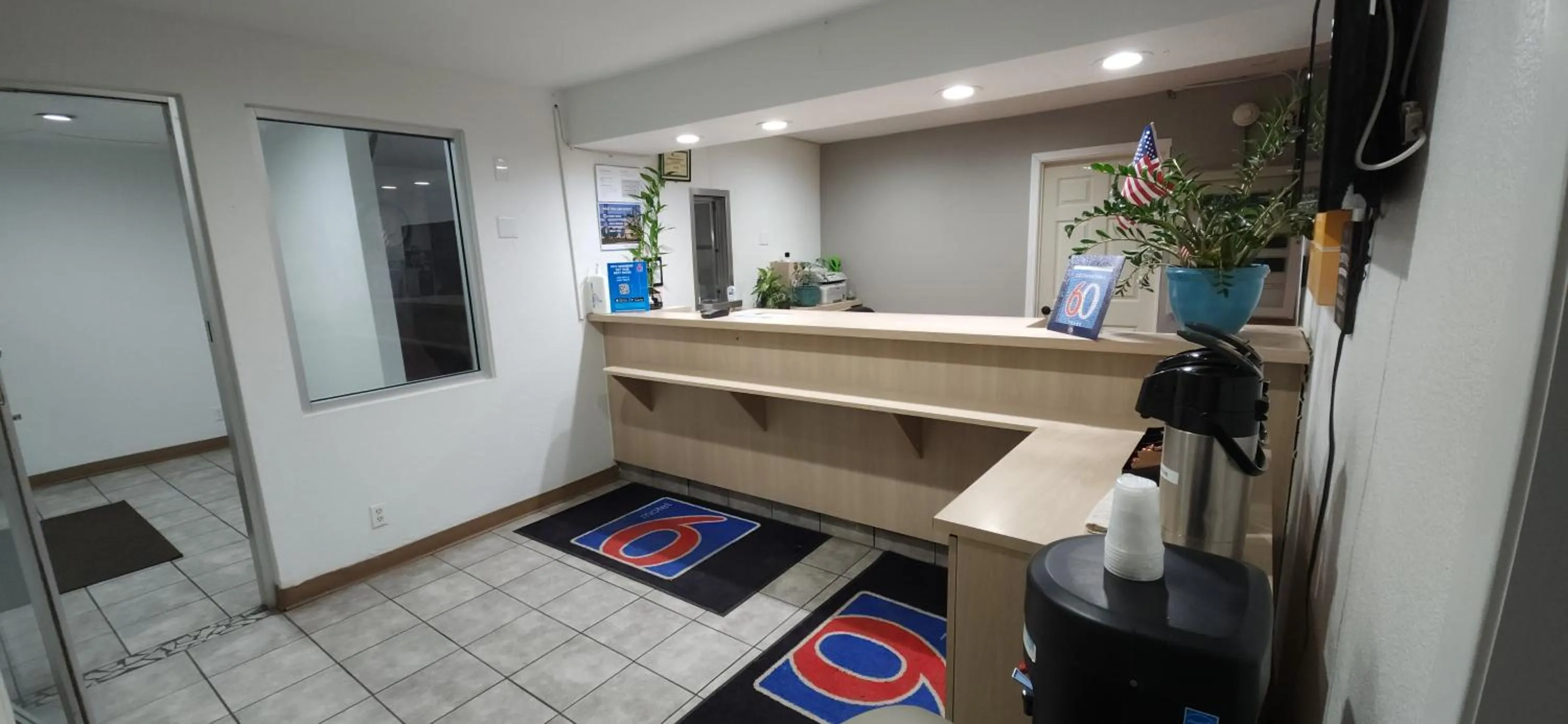 Coffee/tea facilities in Motel 6-Alamogordo, NM