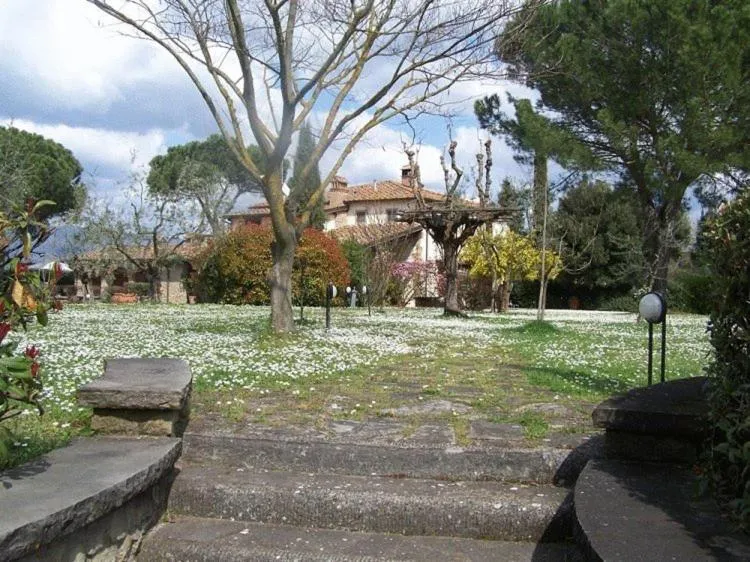 Garden in Ortali Country House