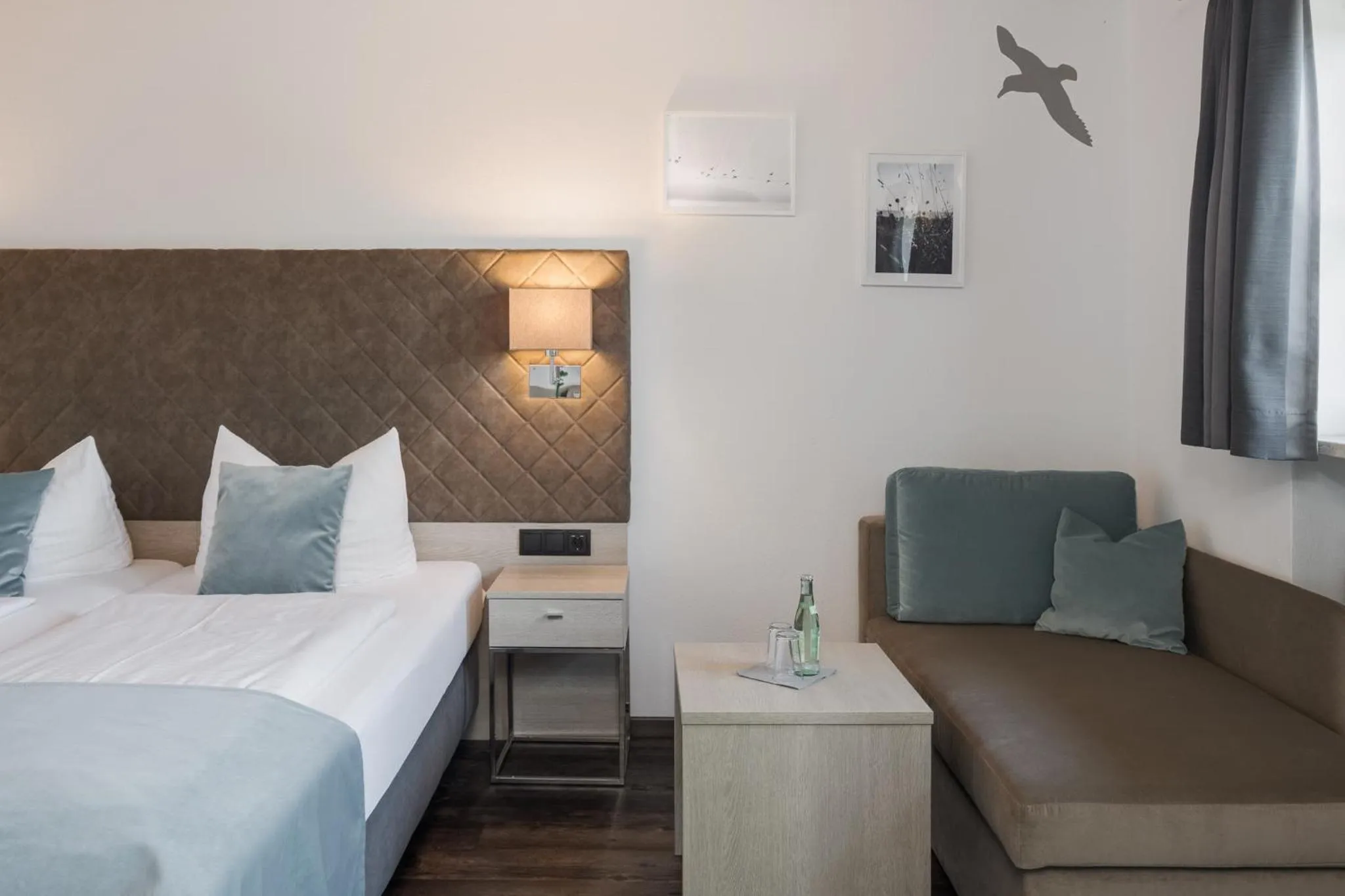 Photo of the whole room, Bed in Hotel Garni Möwe am See