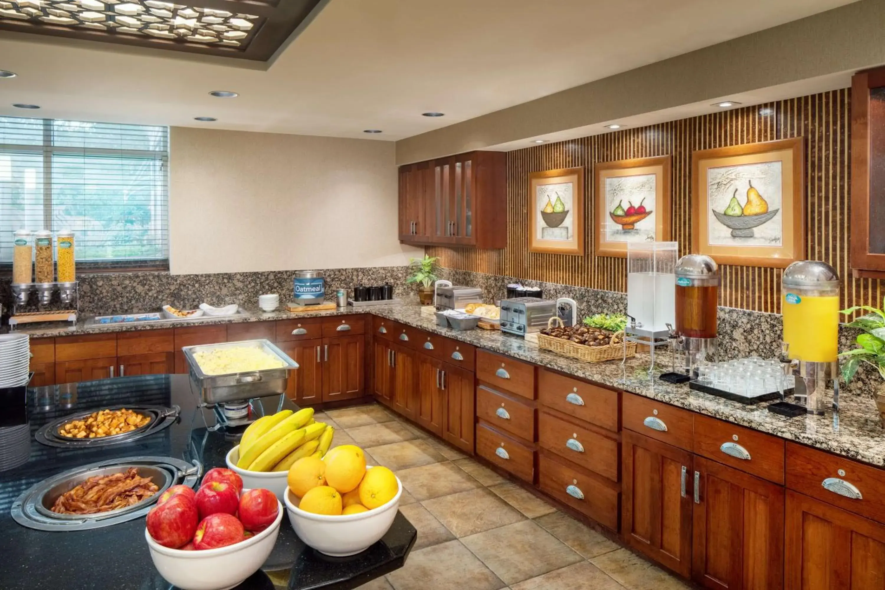 Breakfast in Homewood Suites by Hilton Rockville- Gaithersburg Breakfast in Homewood Suites by Hilton Rockville- Gaithersburg