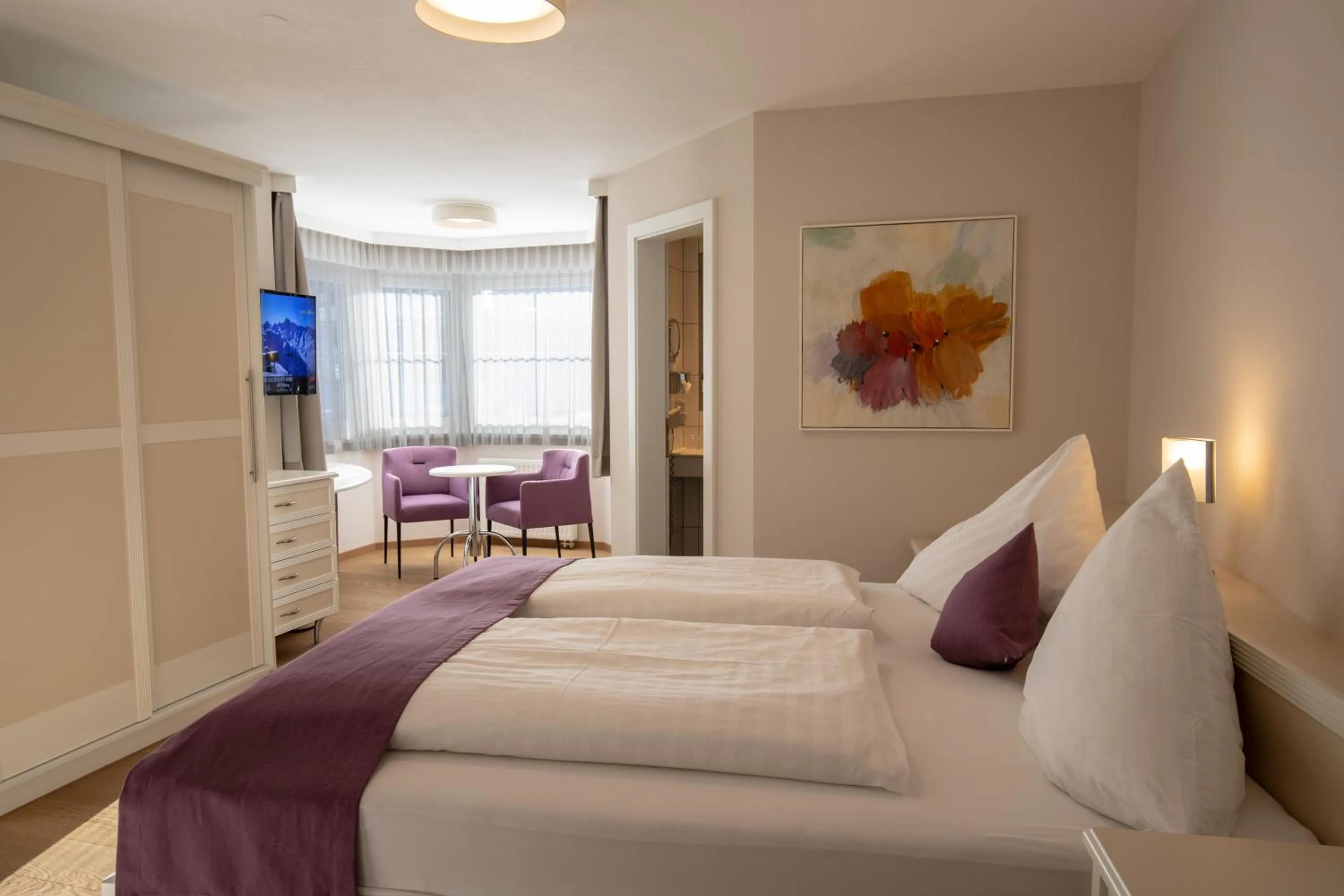 Photo of the whole room, Bed in The Hotel - himmlisch wohlfühlen