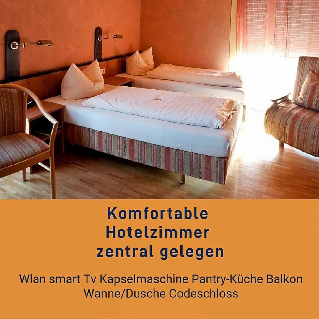 Photo of the whole room, Bed in Zum Treppche Hotel Garni