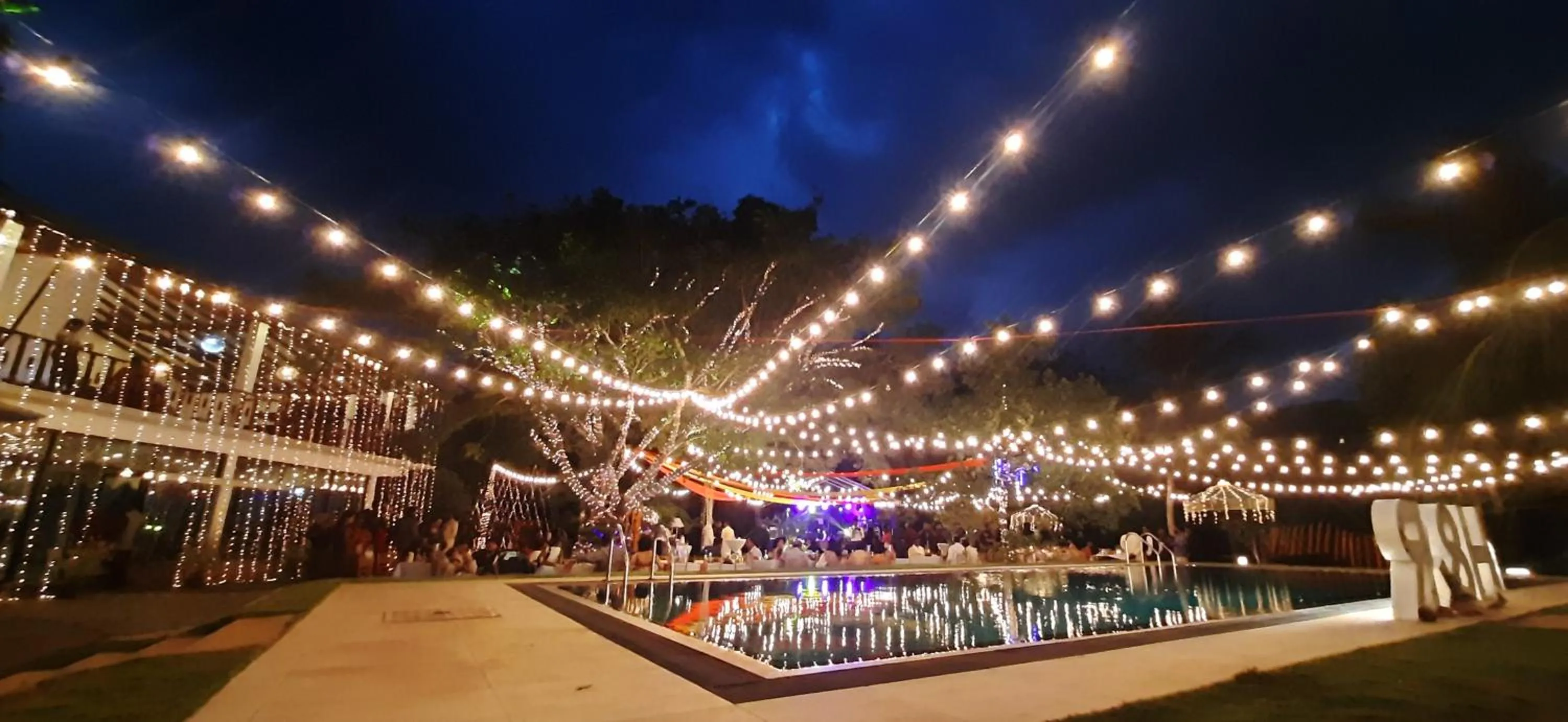 Evening entertainment in Nico Lagoon Hotel