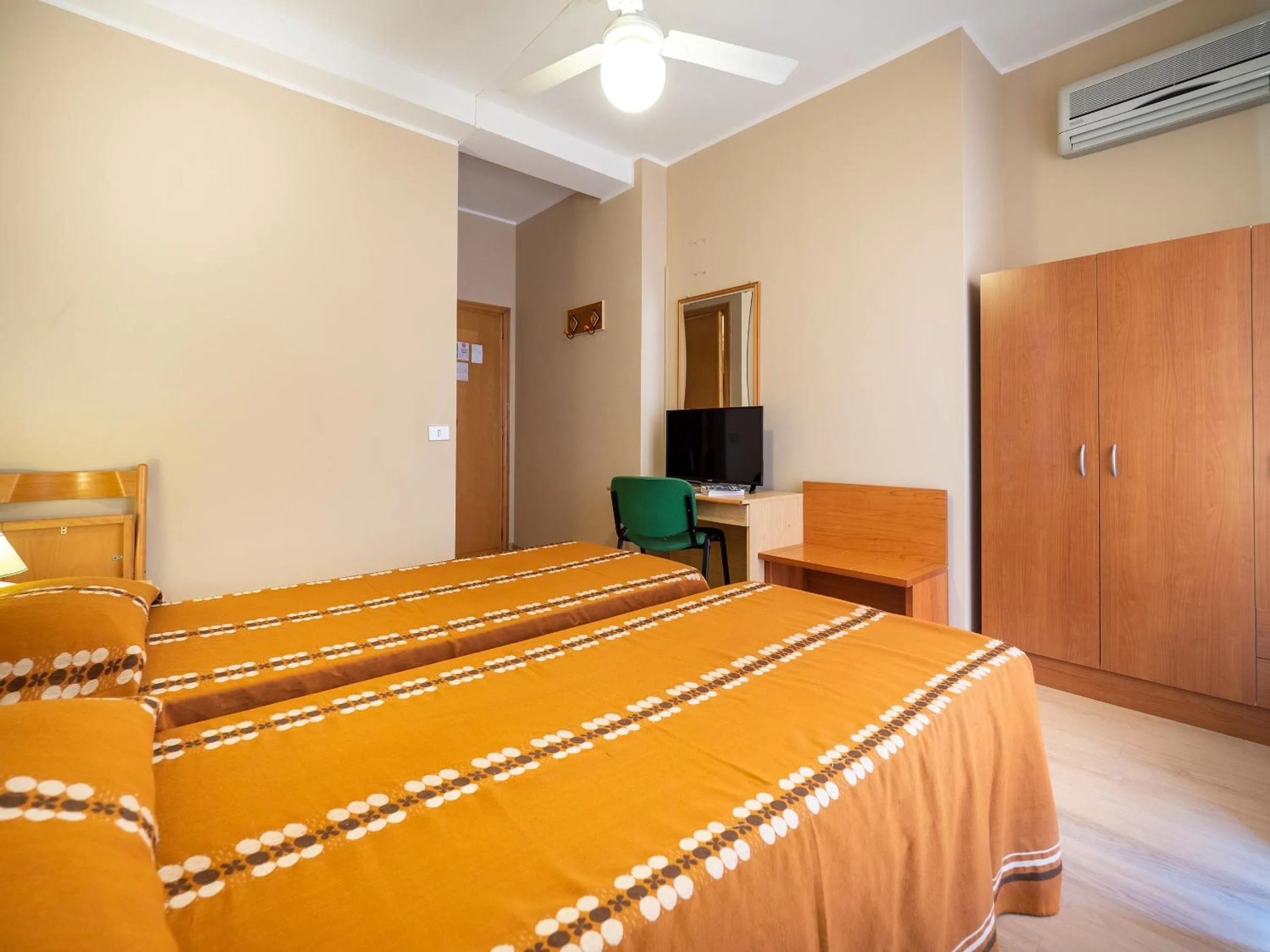 Bedroom, Bed in Hotel Trasimeno