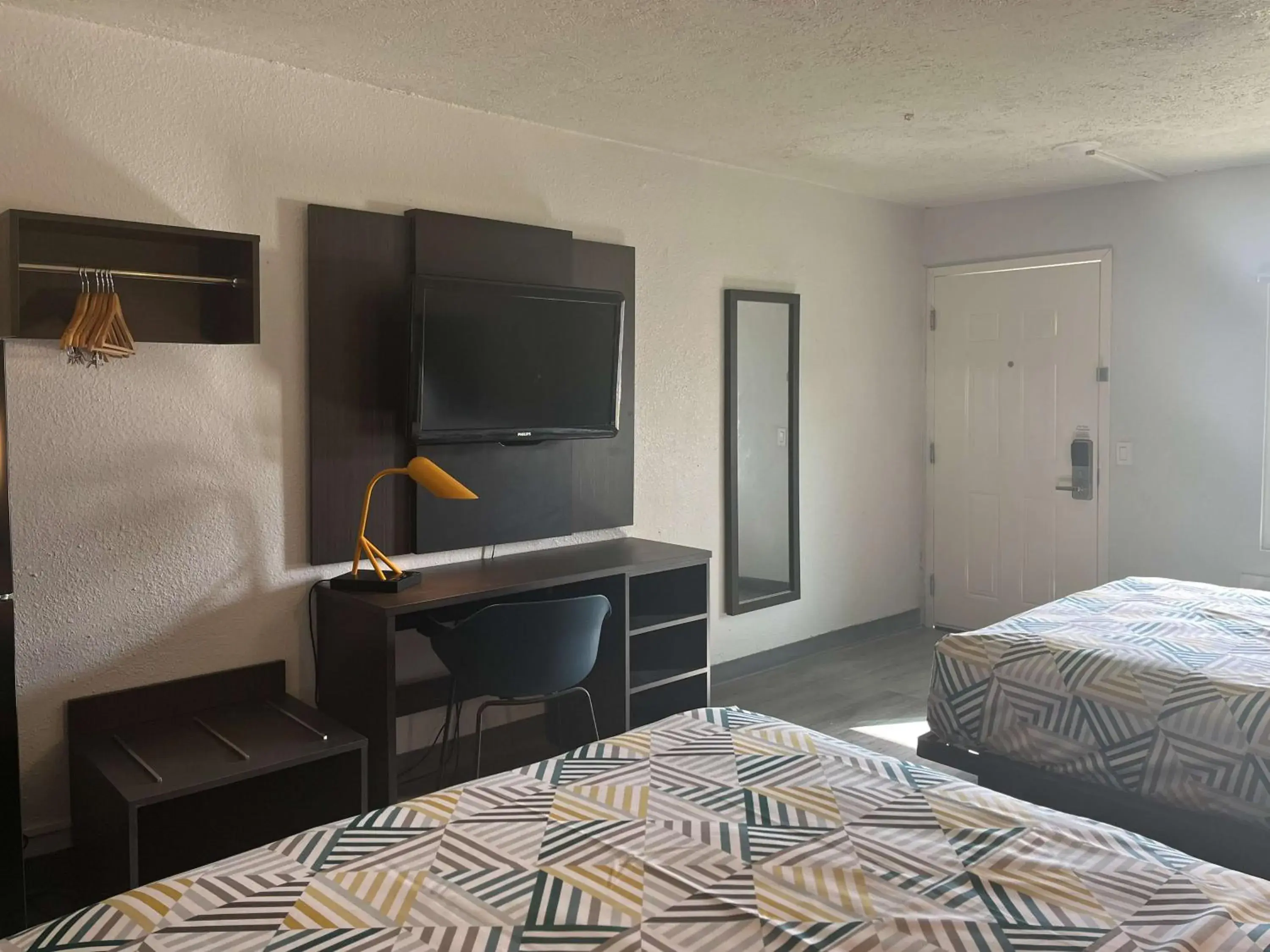 Queen Room with Two Queen Beds - Smoking in Super 8 by Wyndham Lake Jackson/Clute Queen Room with Two Queen Beds - Smoking in Super 8 by Wyndham Lake Jackson/Clute