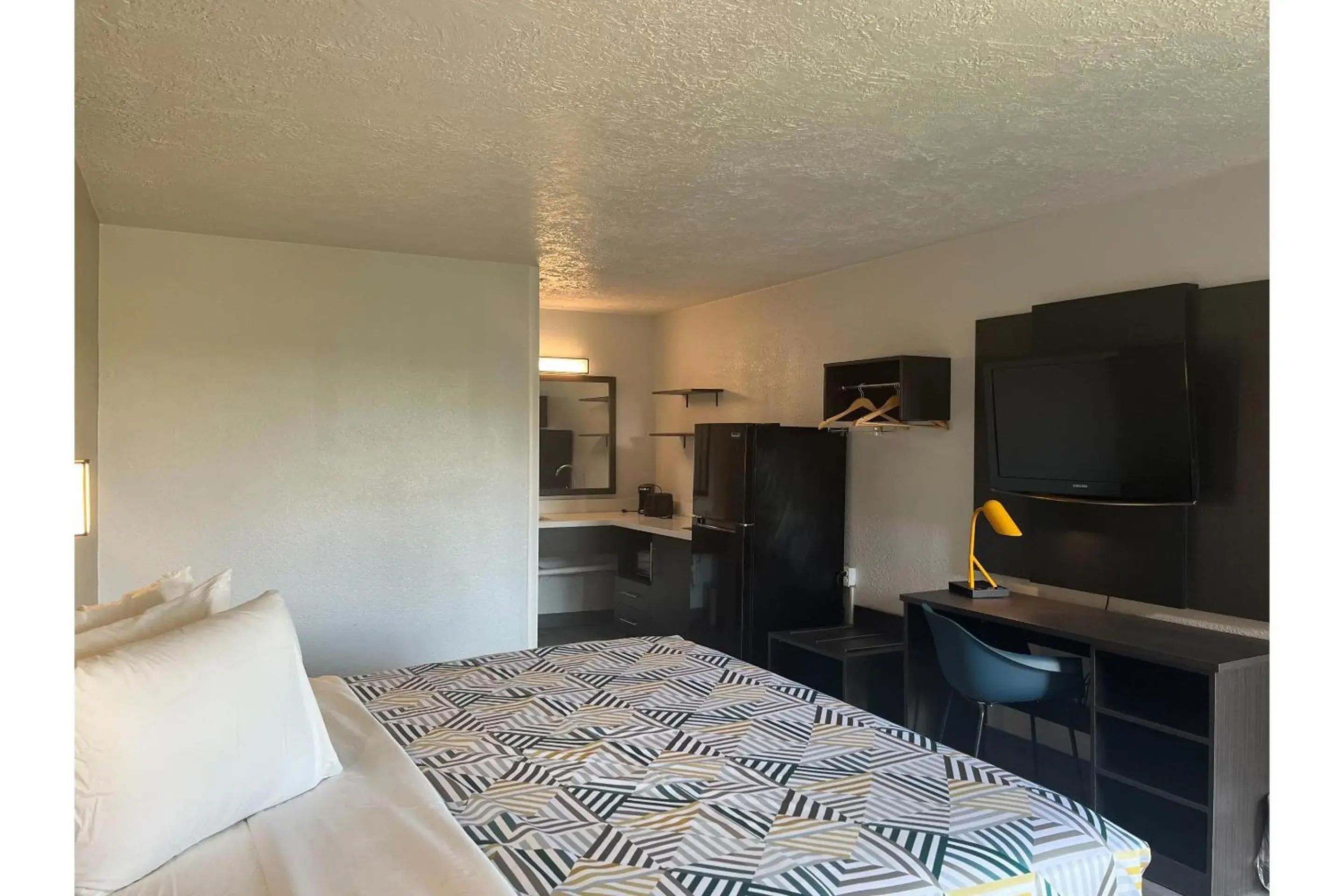 Bed in Studio 6 Lake Jackson, TX Bed in Studio 6 Lake Jackson, TX