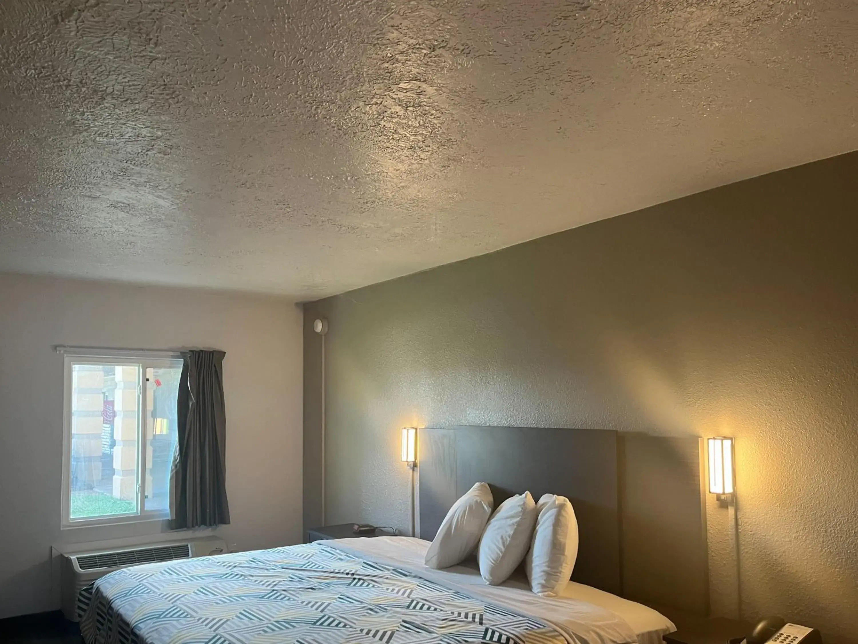 Bedroom, Bed in Studio 6 Lake Jackson, TX Bedroom, Bed in Studio 6 Lake Jackson, TX