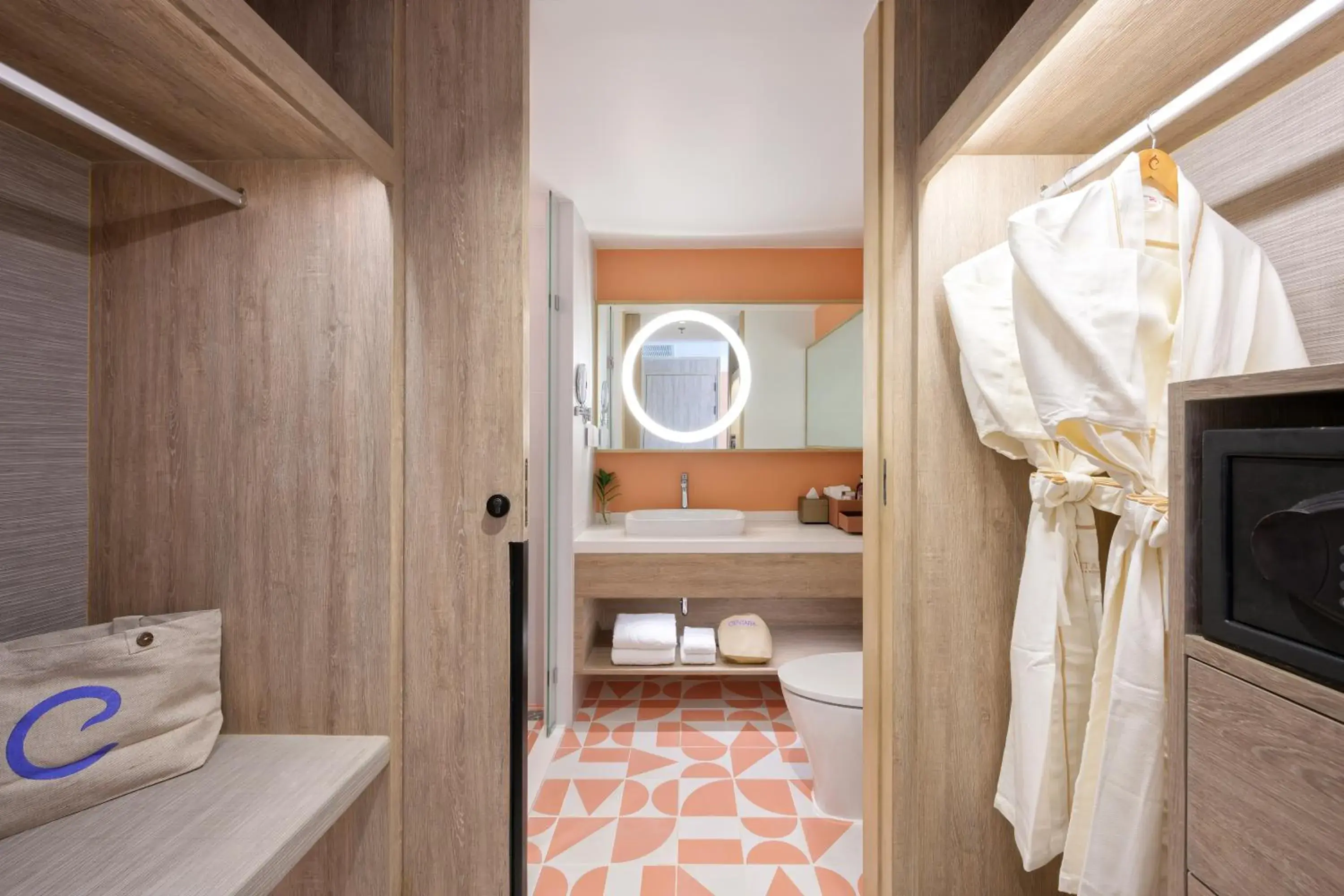 wardrobe, Bed in Centara Karon Resort Phuket wardrobe, Bed in Centara Karon Resort Phuket