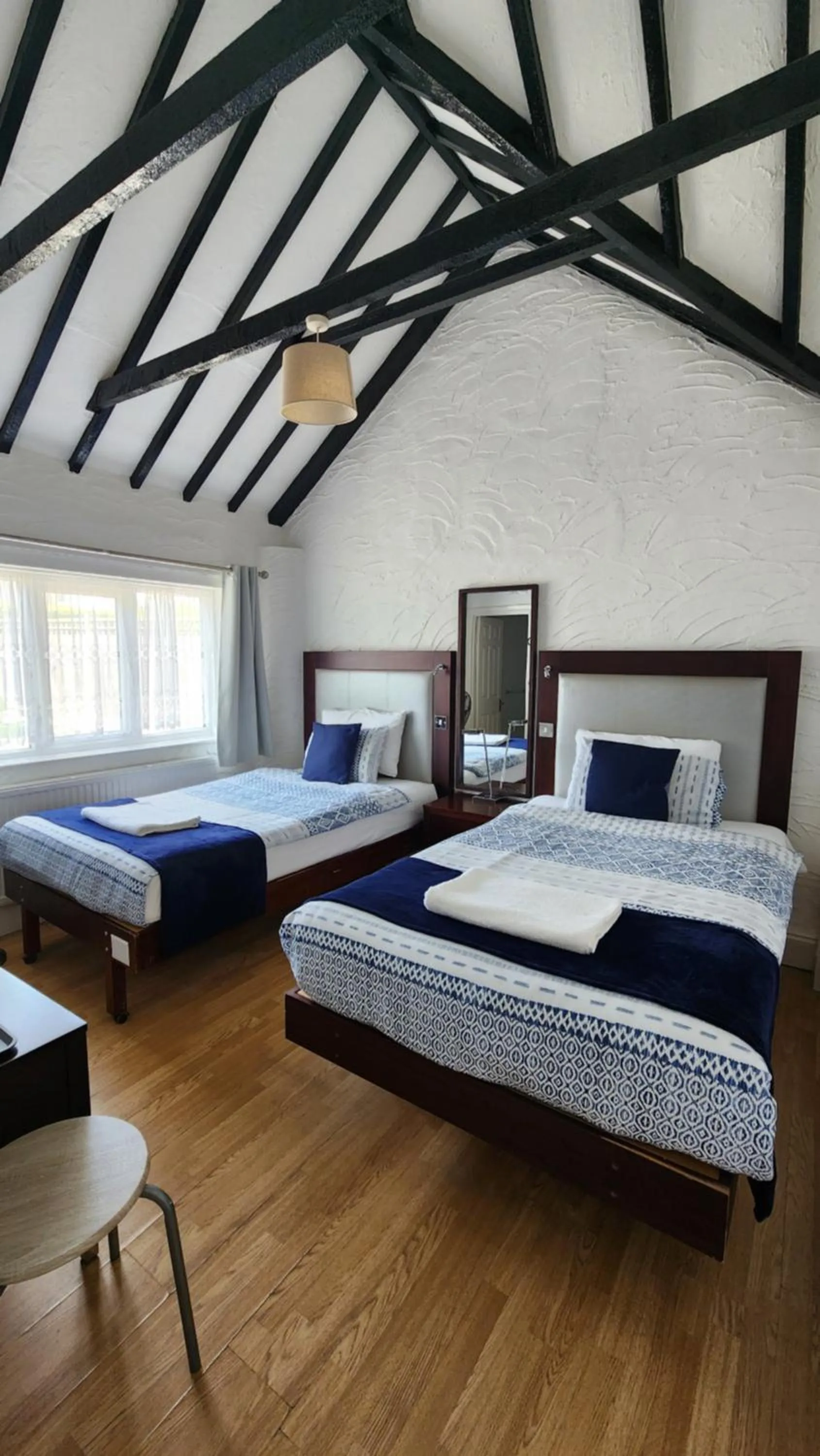 Bedroom, Bed in Gatwick Castle B&B