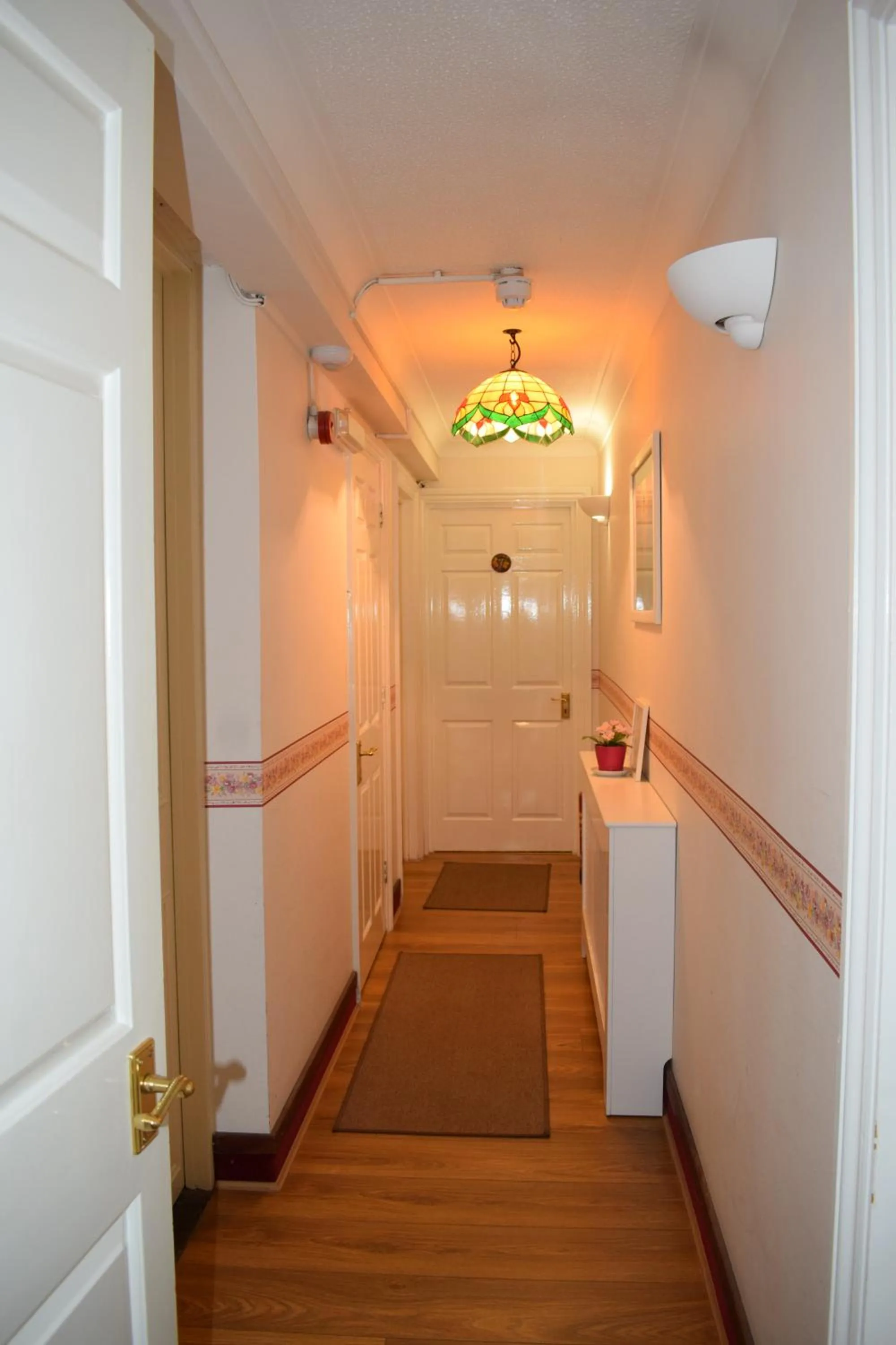 Lobby or reception in Gatwick Castle B&B