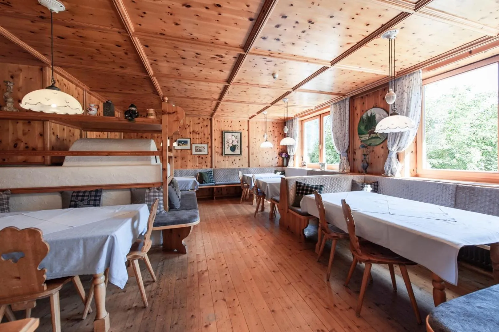 Seating area in Hotel Königsblick by keyone