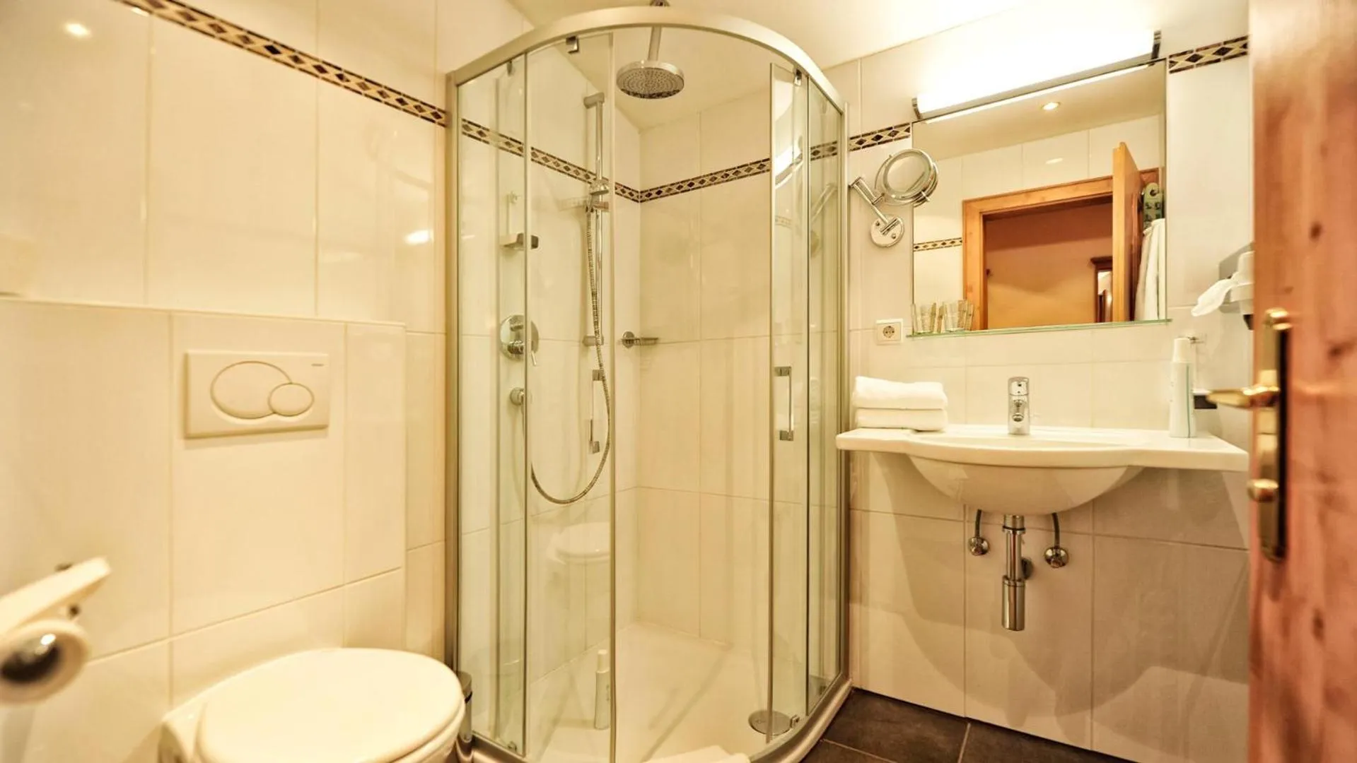 Bathroom in Hotel Königsblick by keyone