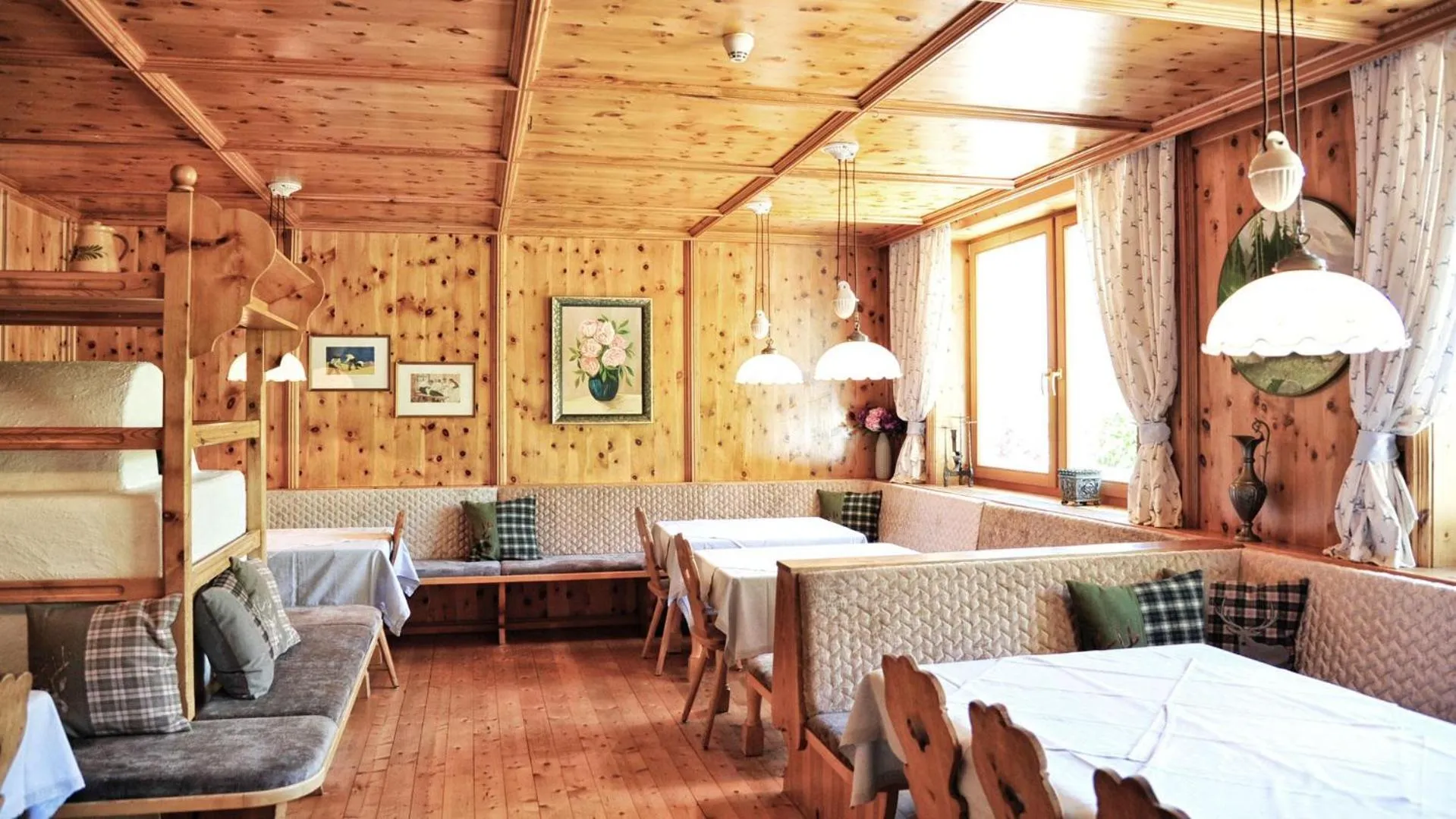 Seating area in Hotel Königsblick by keyone