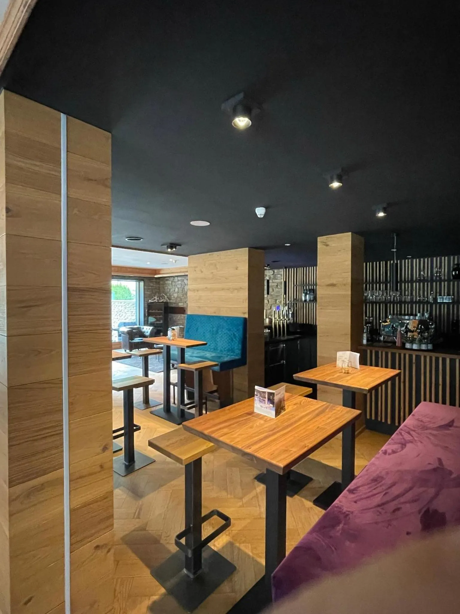 Seating area in Hotel Königsblick by keyone