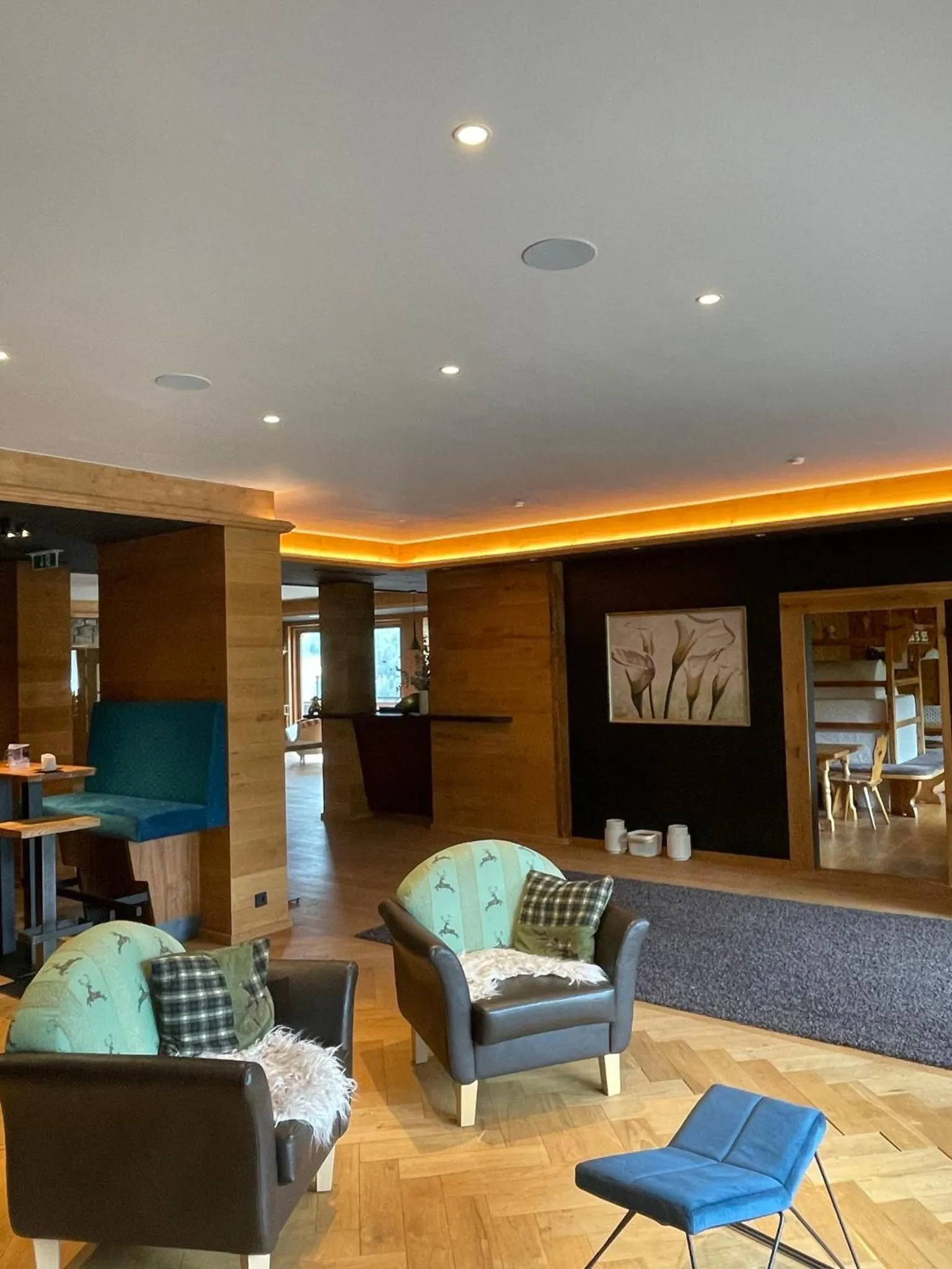 Seating area in Hotel Königsblick by keyone