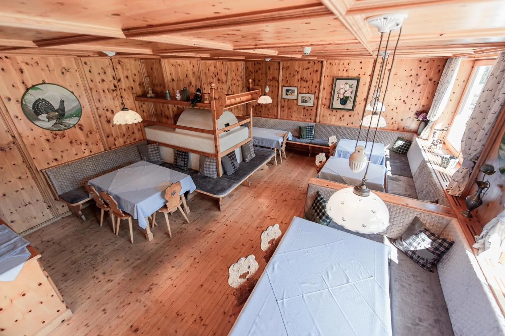 Seating area in Hotel Königsblick by keyone