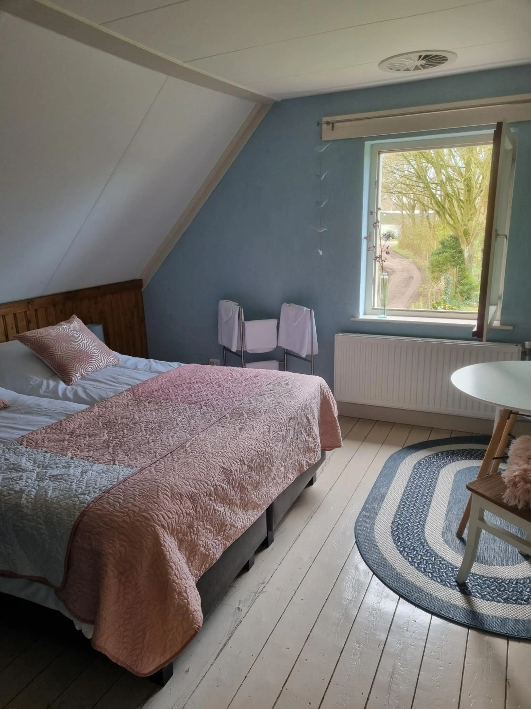 Bedroom, Bed in Bed & Breakfast aan de Beek
