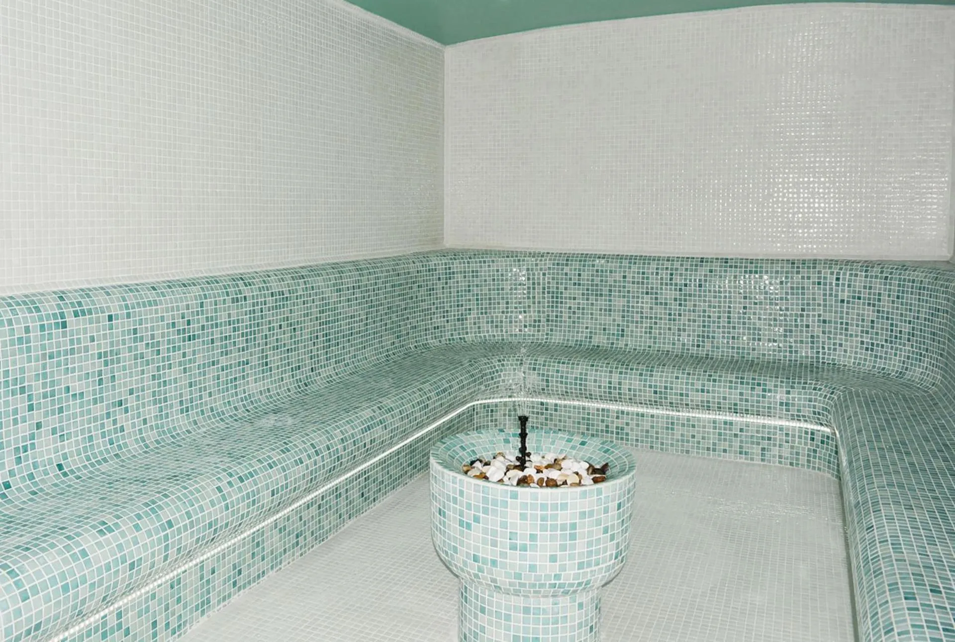 Steam room in Augusta SPA Hotel