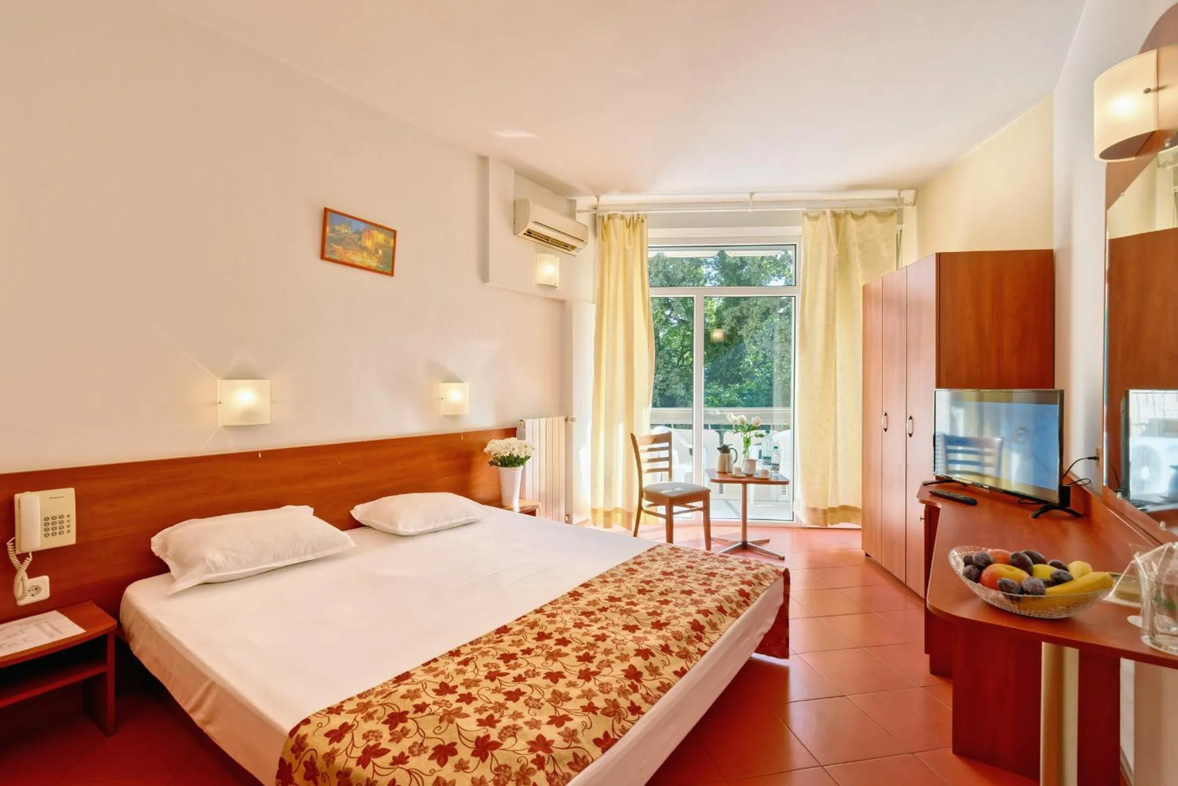 Photo of the whole room, Bed in Augusta SPA Hotel