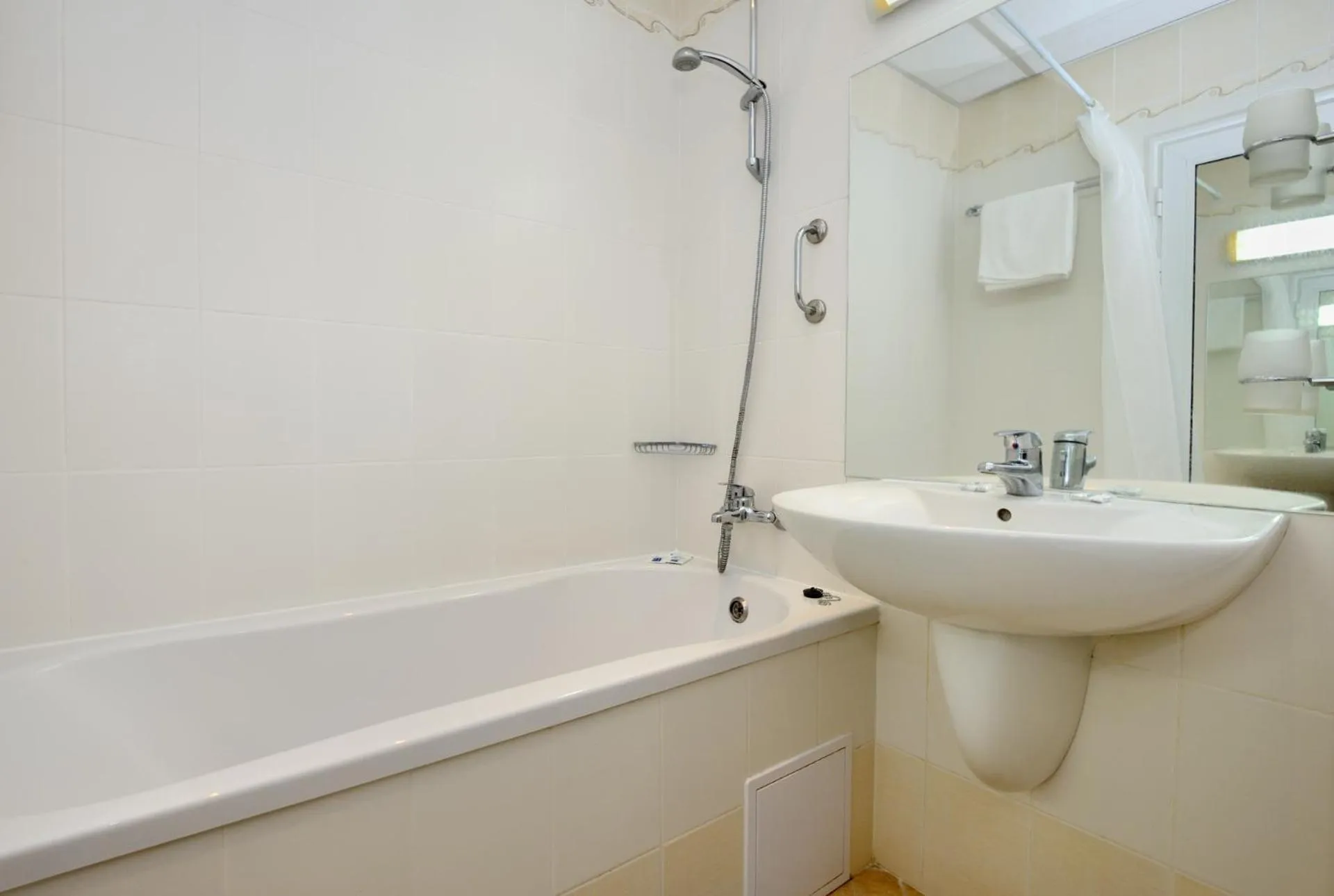 Bathroom in Augusta SPA Hotel