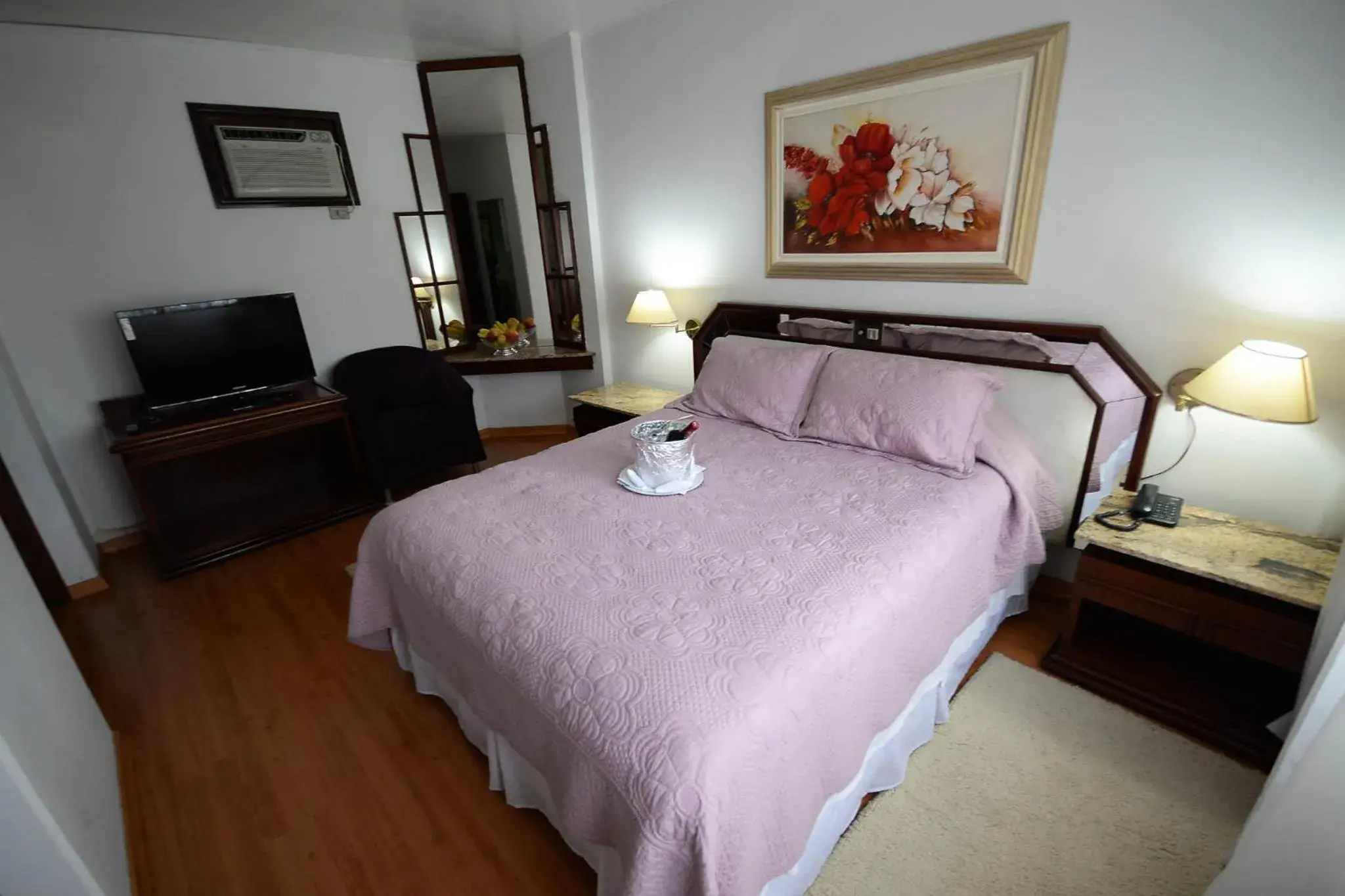 Bed in Caravelle Palace Hotel Bed in Caravelle Palace Hotel