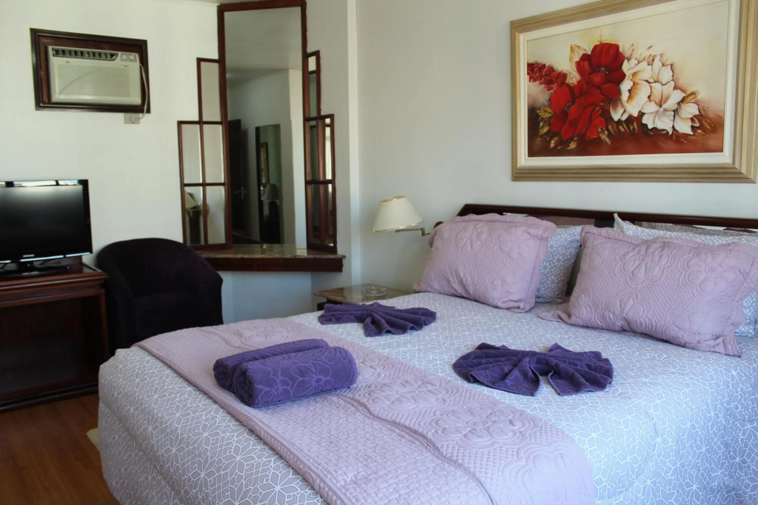 Bed in Caravelle Palace Hotel