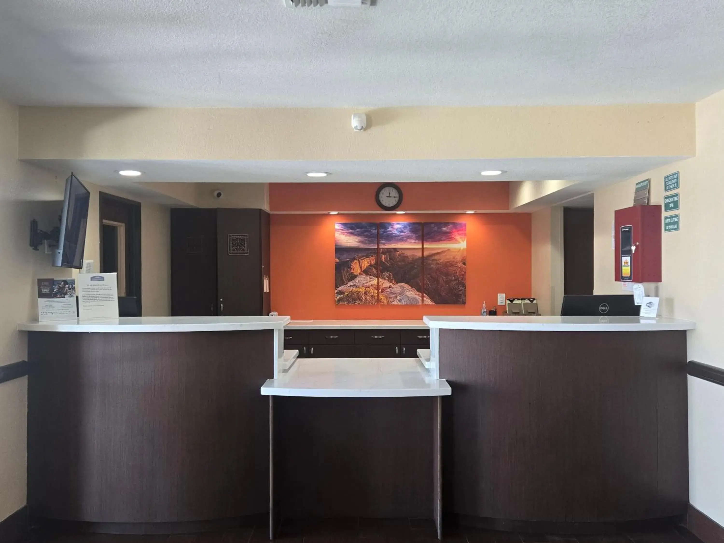 Property building in Howard Johnson by Wyndham Williams Property building in Howard Johnson by Wyndham Williams