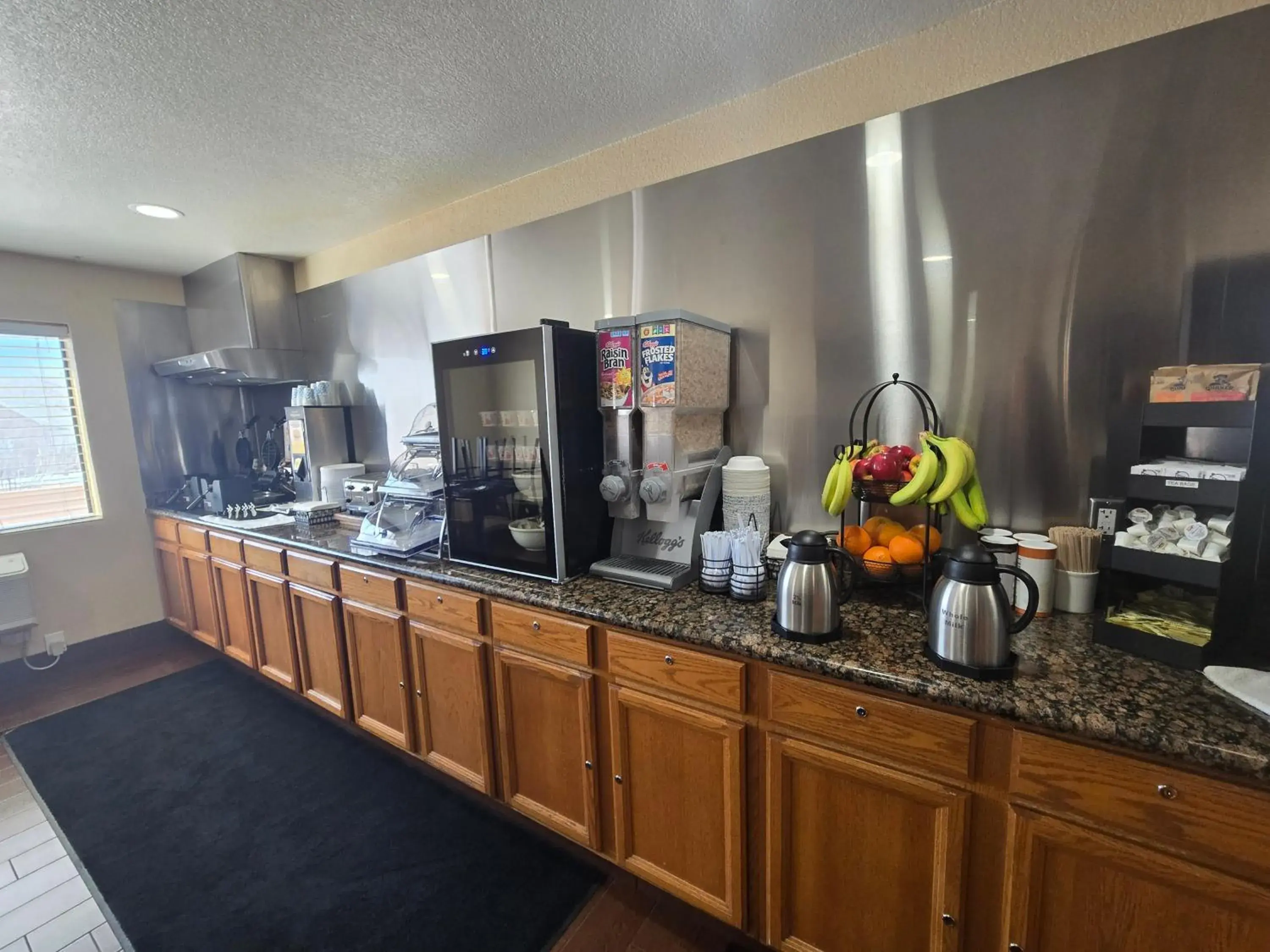 Breakfast in Howard Johnson by Wyndham Williams Breakfast in Howard Johnson by Wyndham Williams