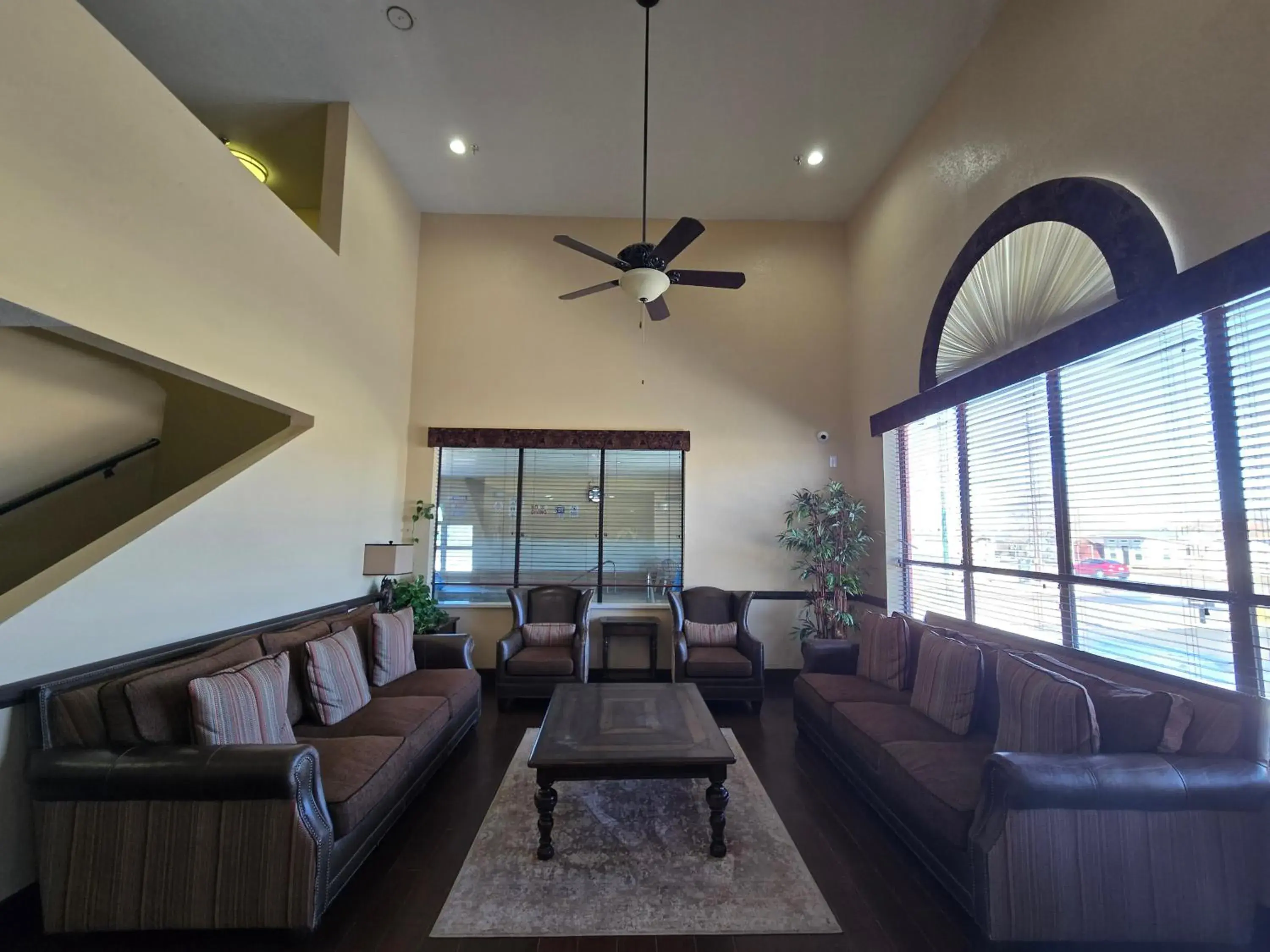 Lobby or reception in Howard Johnson by Wyndham Williams Lobby or reception in Howard Johnson by Wyndham Williams