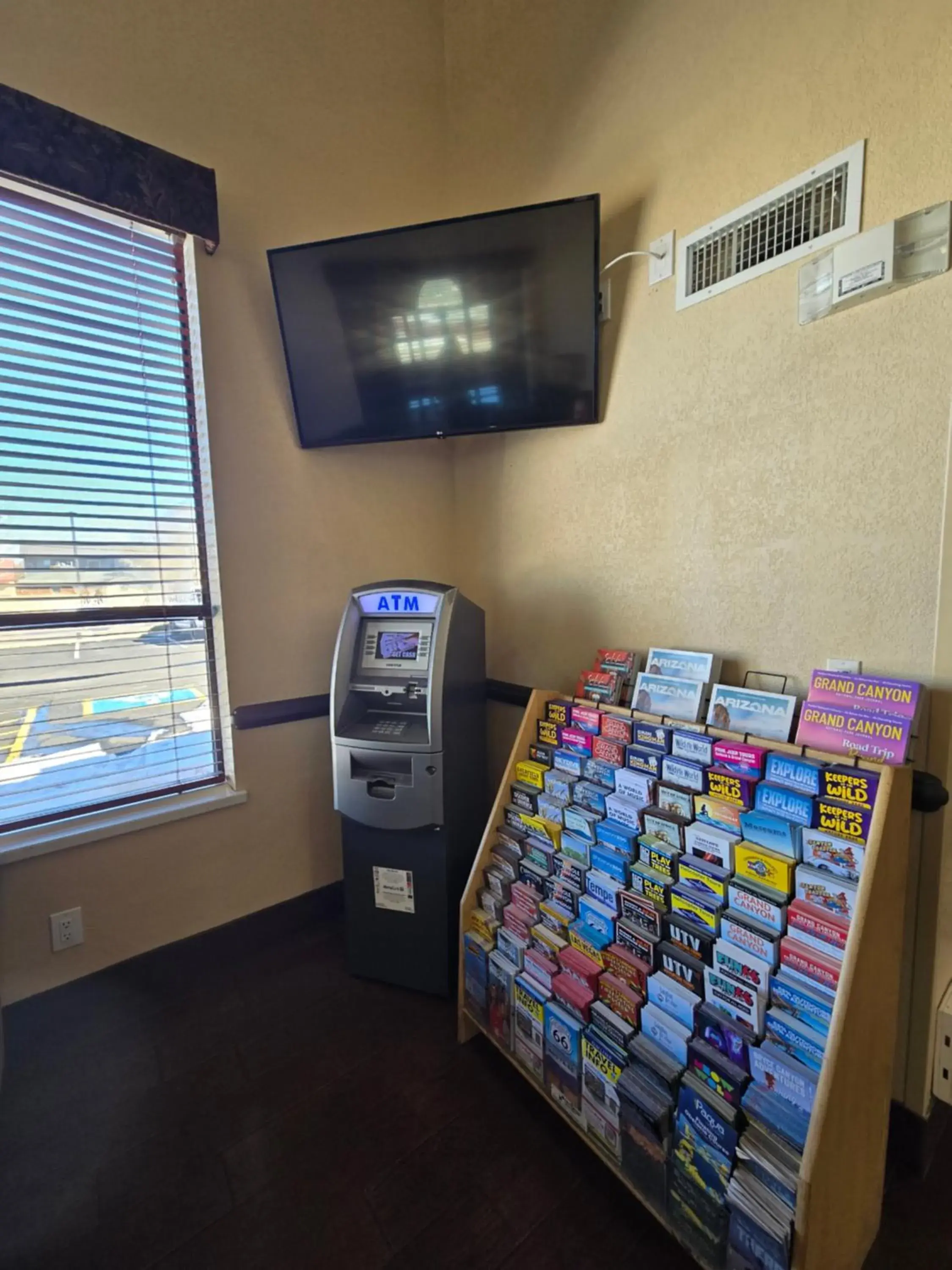 Lobby or reception in Howard Johnson by Wyndham Williams Lobby or reception in Howard Johnson by Wyndham Williams