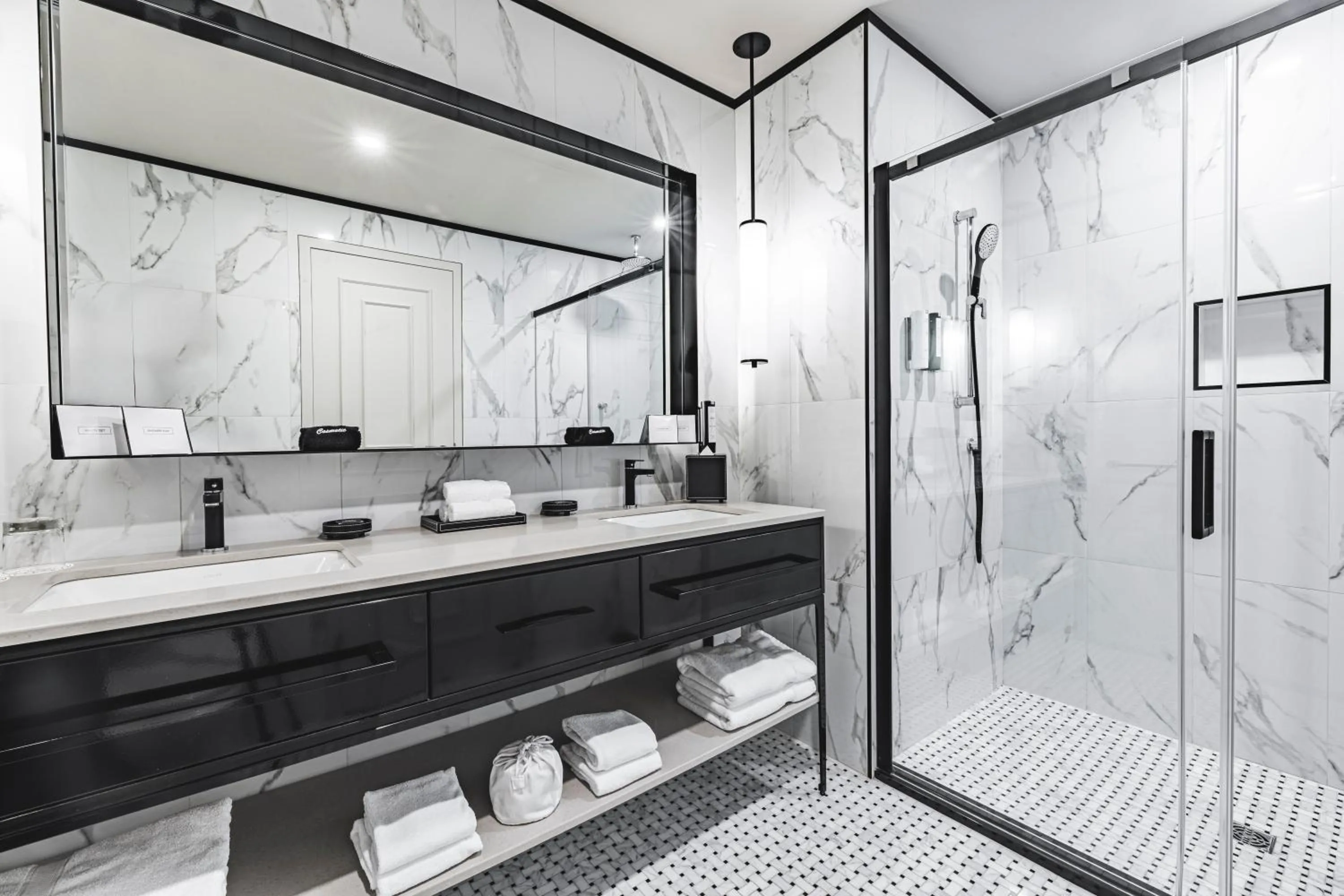 Shower in Le Capitole Hotel