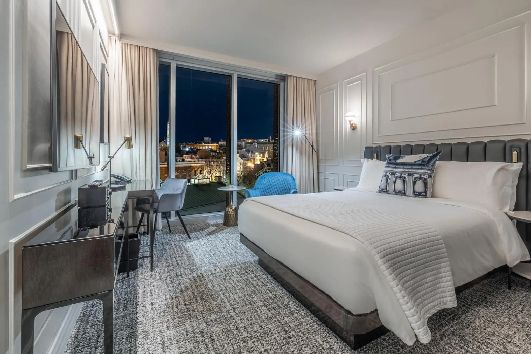 Bedroom, Bed in Le Capitole Hotel