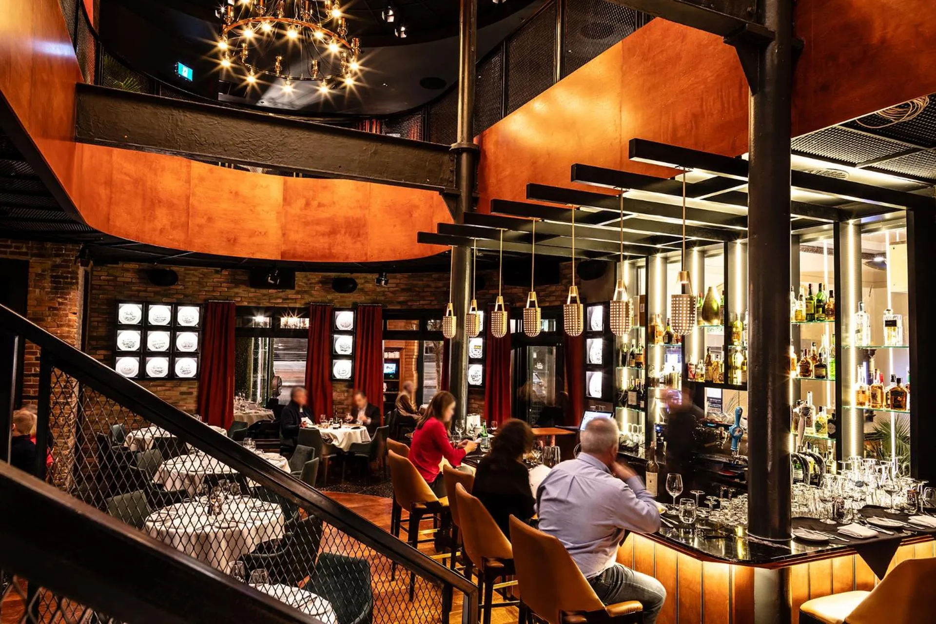 Restaurant/places to eat in Le Capitole Hotel