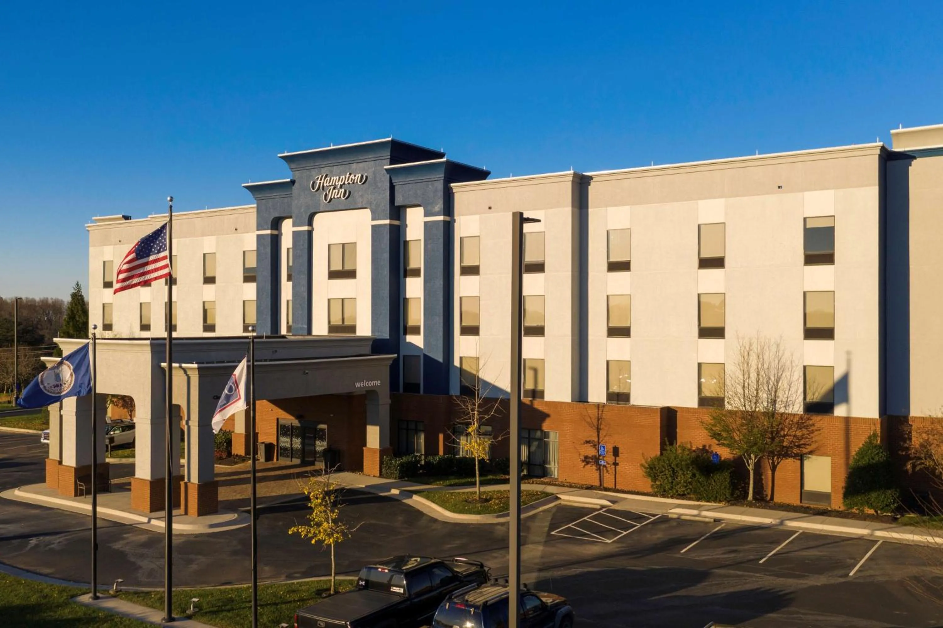 Property building in Hampton Inn Gretna - Smith Mountain Lake