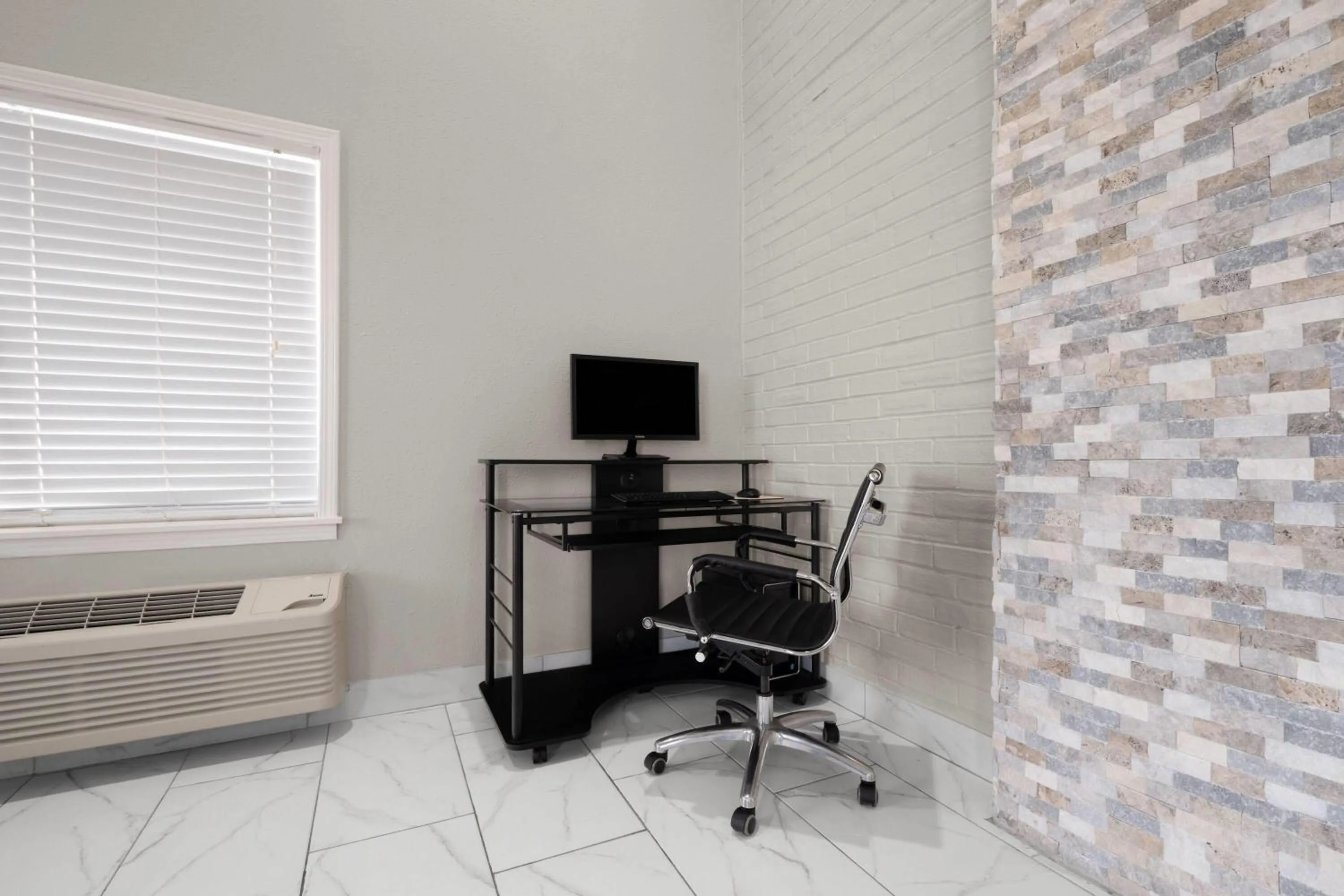 Business facilities in Super 8 by Wyndham Covington