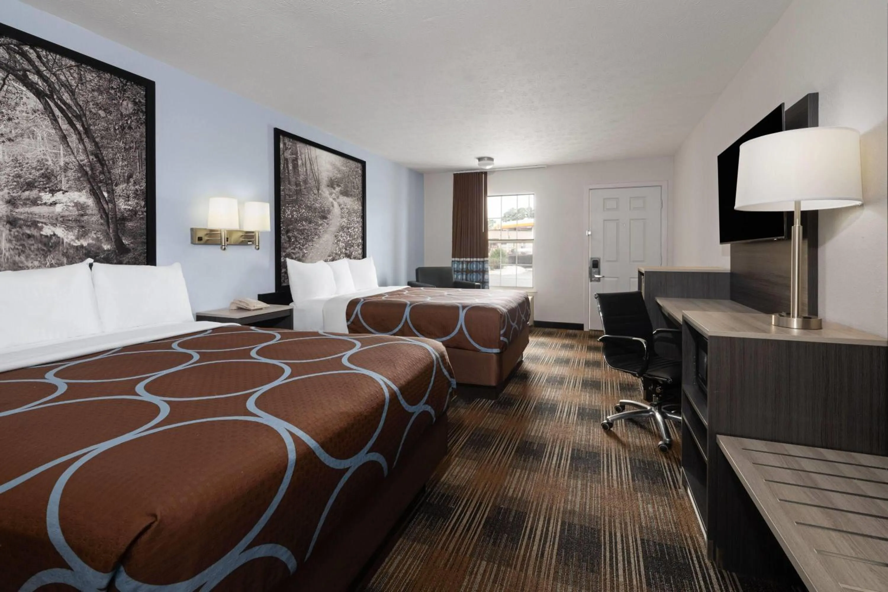 Photo of the whole room, Bed in Super 8 by Wyndham Covington