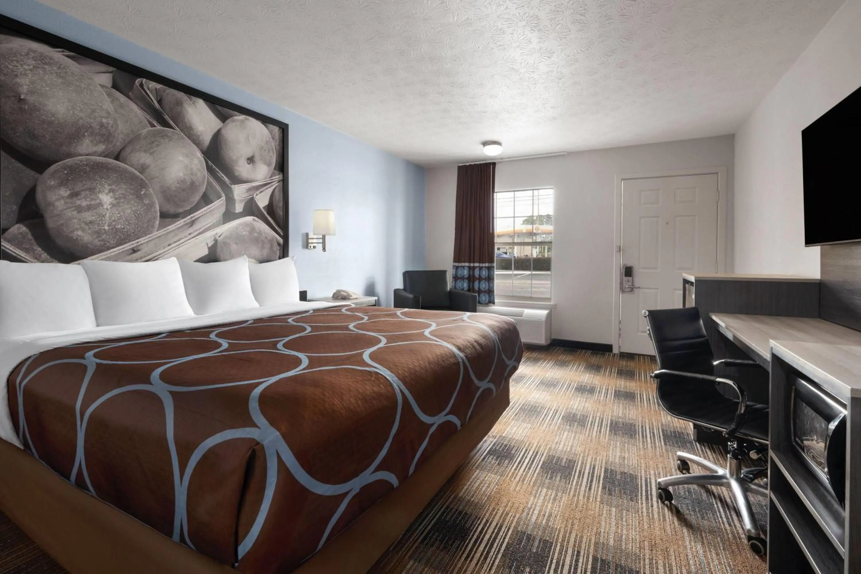 Photo of the whole room, Bed in Super 8 by Wyndham Covington