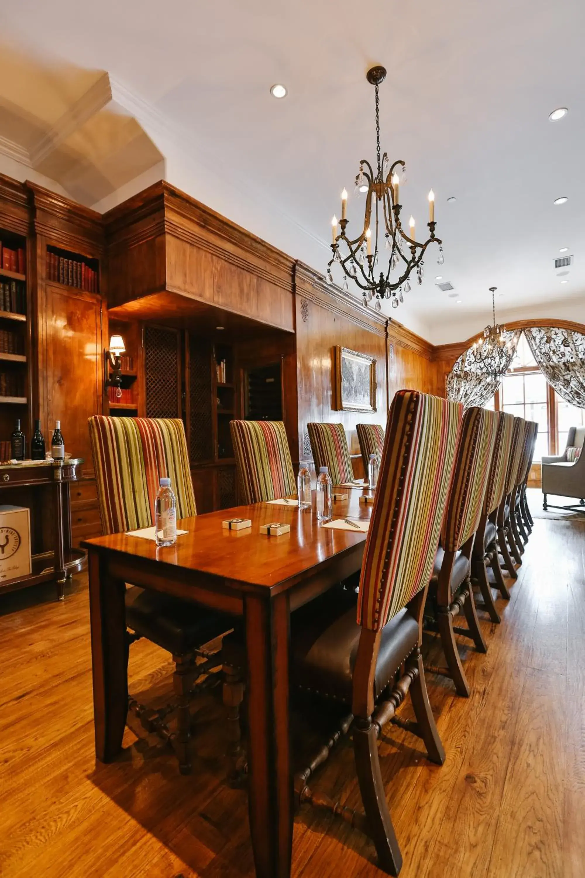 Restaurant/places to eat in 27 North Restaurant/places to eat in 27 North