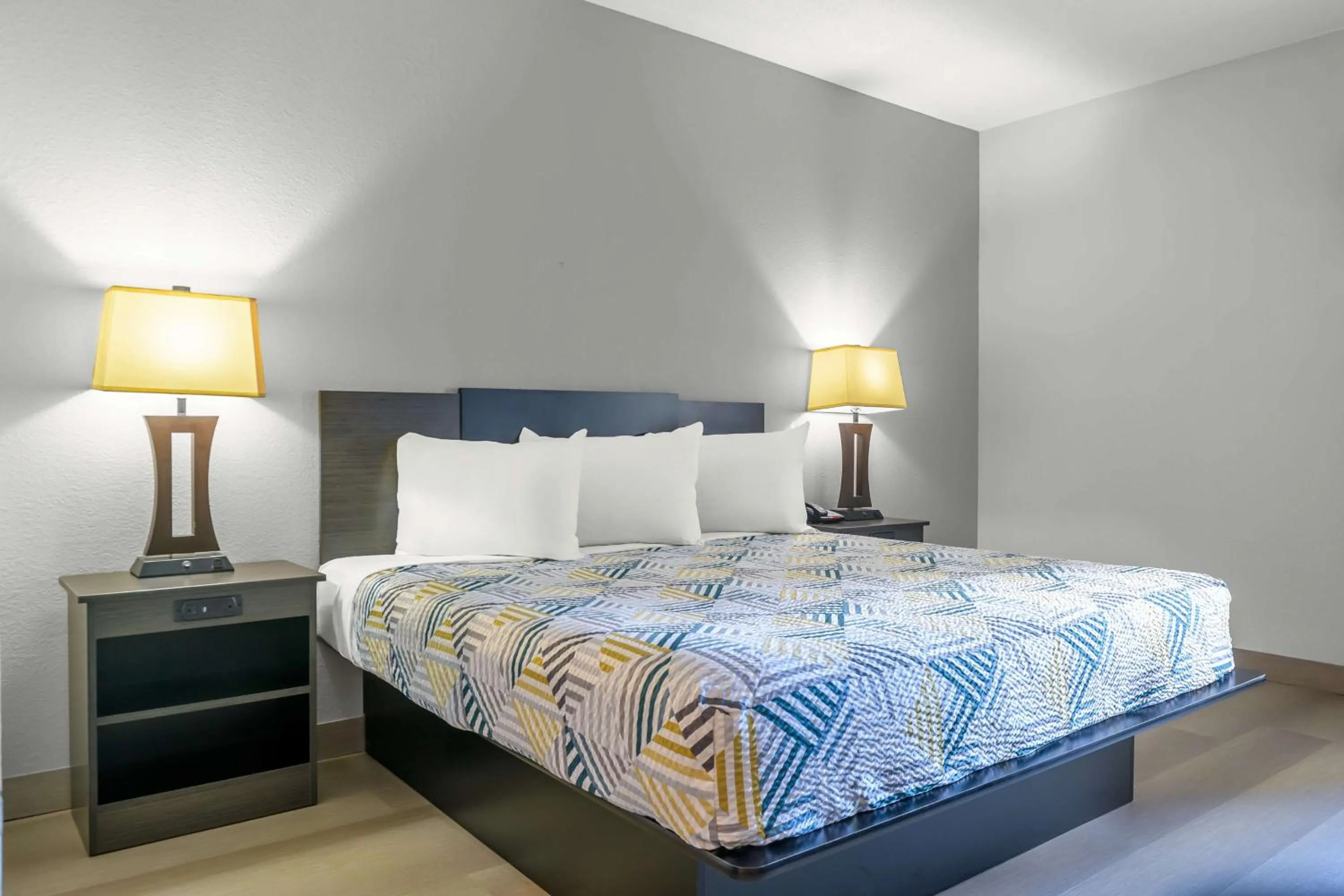 Bedroom, Bed in Motel 6 Dawsonville GA North GA Premium Outlets