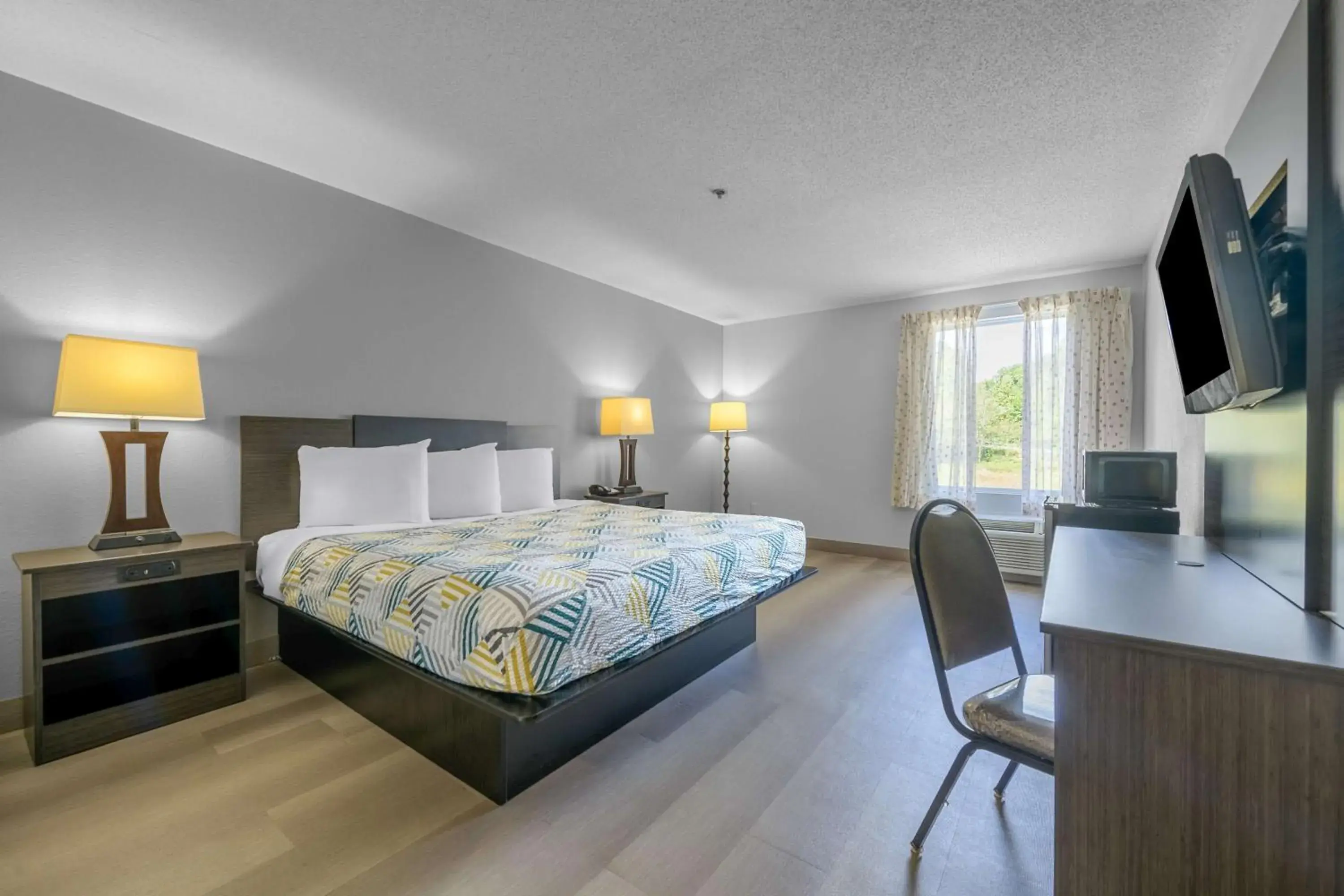 Bedroom, Bed in Motel 6 Dawsonville GA North GA Premium Outlets Bedroom, Bed in Motel 6 Dawsonville GA North GA Premium Outlets