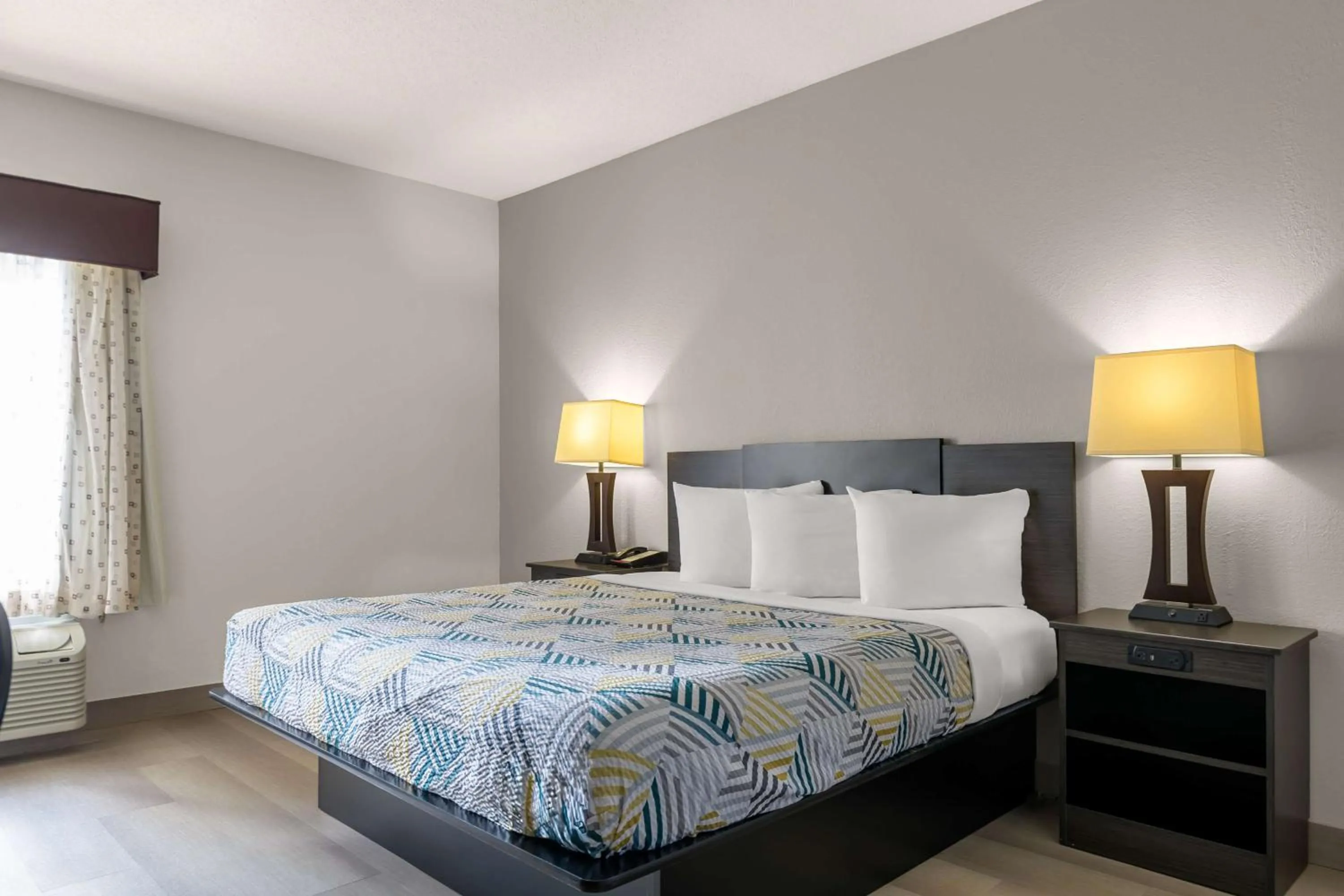 Bedroom, Bed in Motel 6 Dawsonville GA North GA Premium Outlets