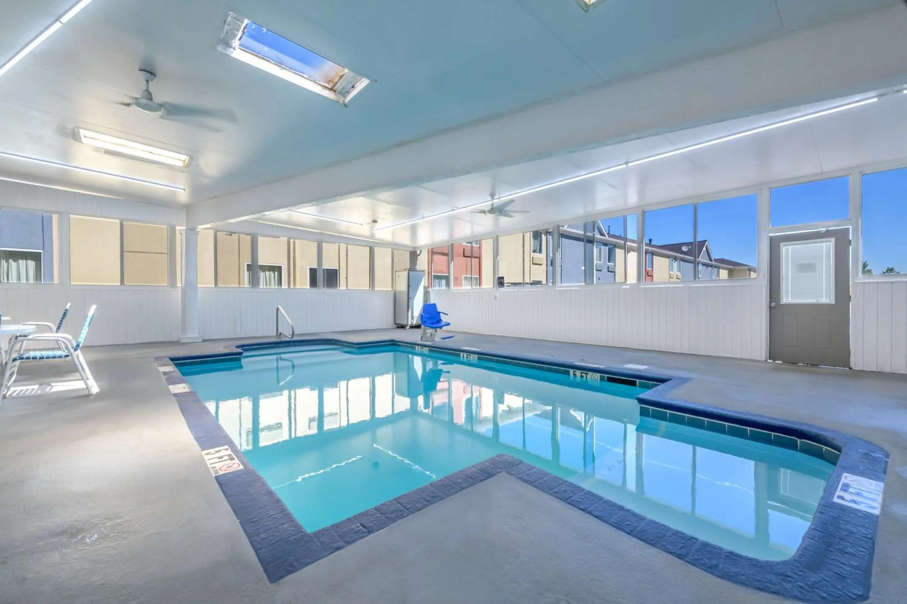 Pool view in Motel 6 Dawsonville GA North GA Premium Outlets