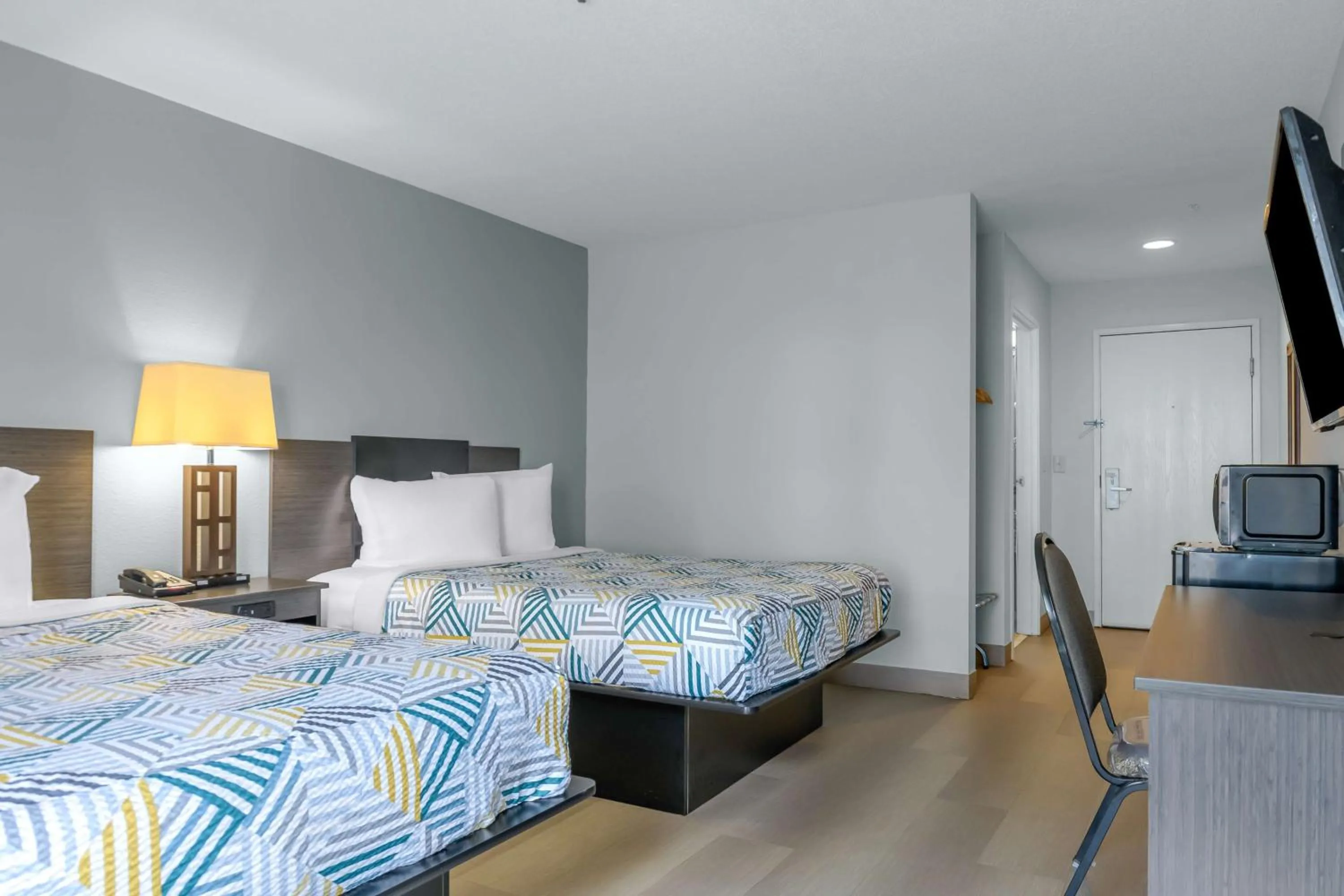 Bedroom, Bed in Motel 6 Dawsonville GA North GA Premium Outlets