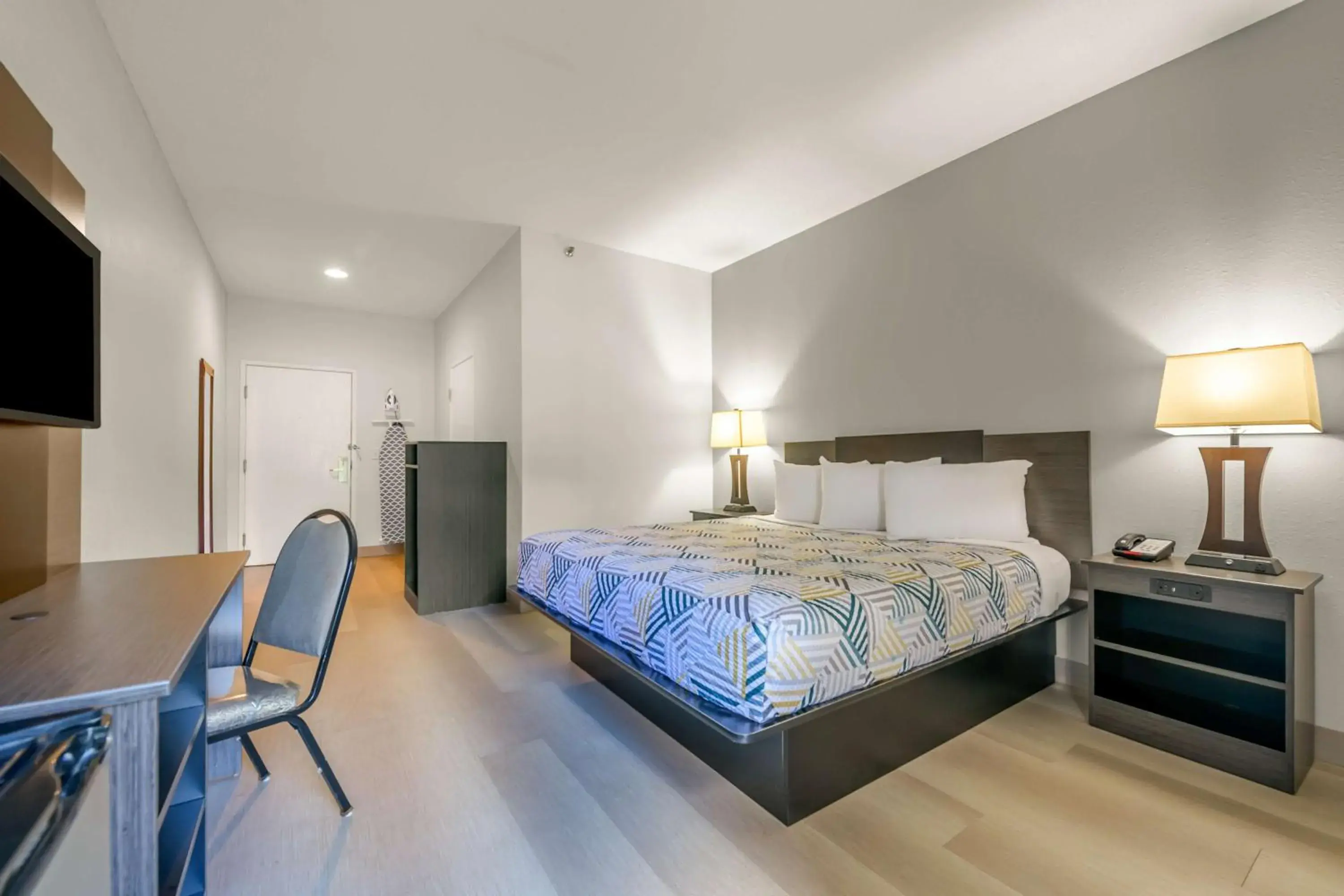 King Room - Non-Smoking in Motel 6 Dawsonville GA North GA Premium Outlets King Room - Non-Smoking in Motel 6 Dawsonville GA North GA Premium Outlets