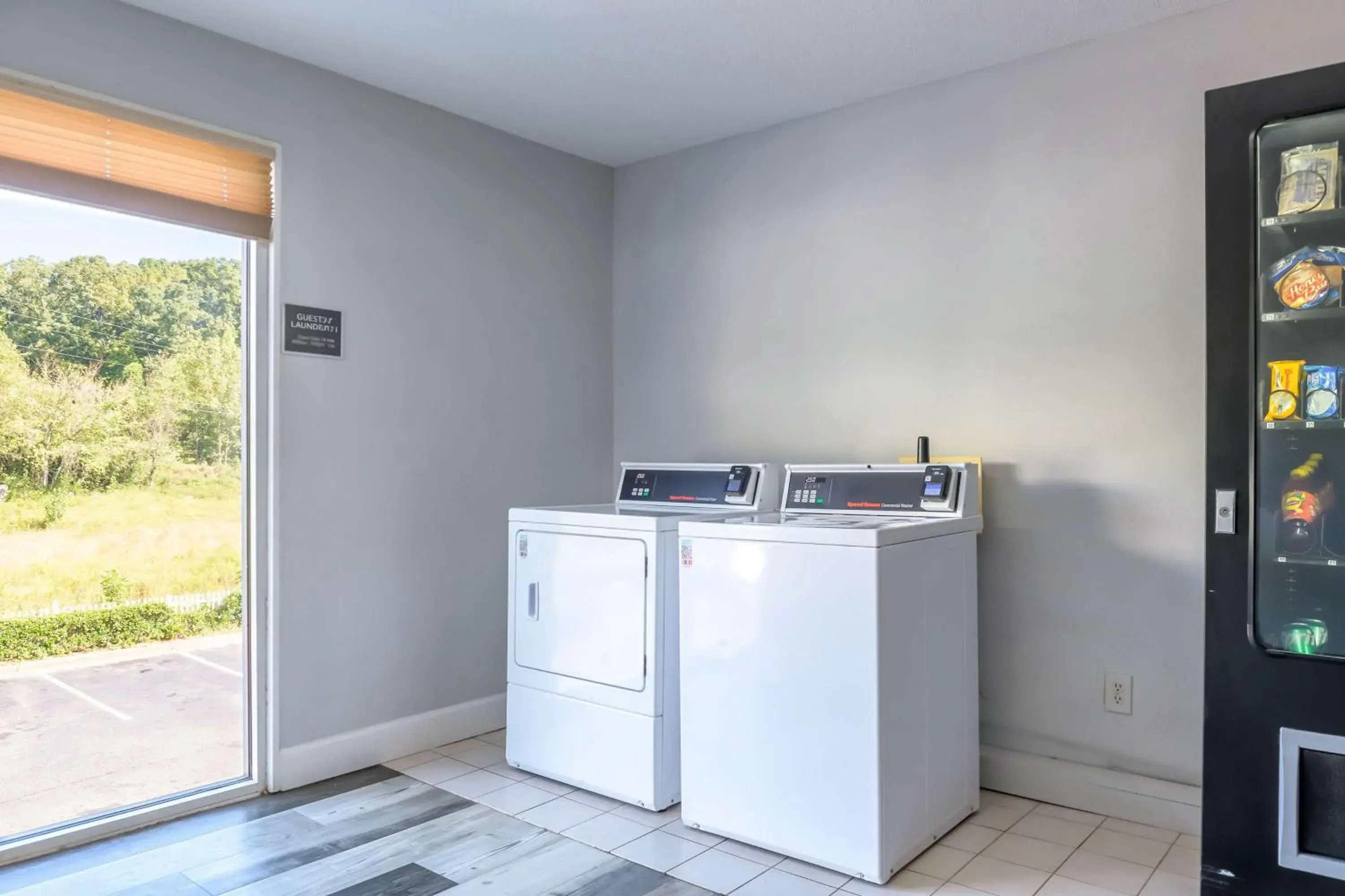 Property building in Motel 6 Dawsonville GA North GA Premium Outlets Property building in Motel 6 Dawsonville GA North GA Premium Outlets